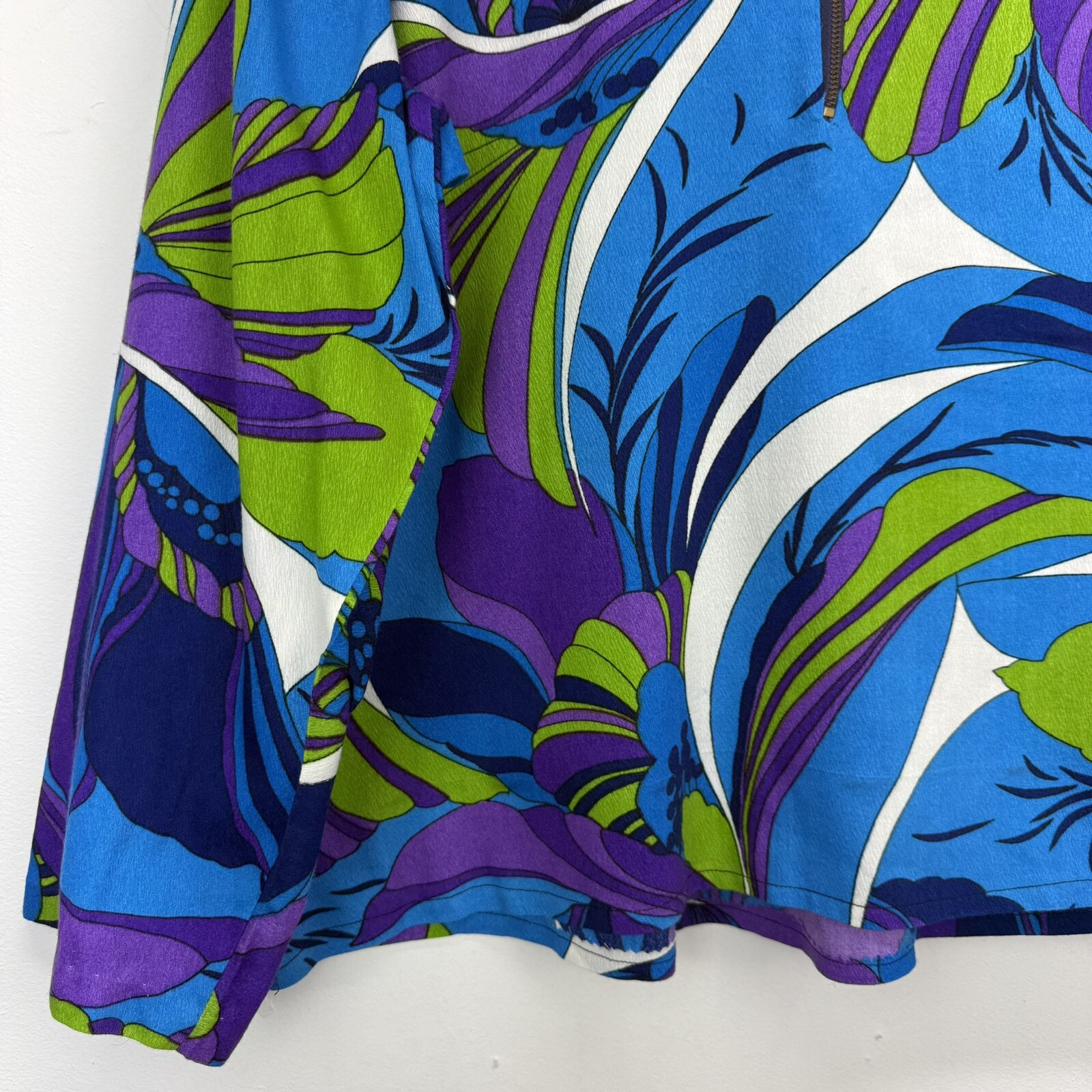 Vintage 70s Carol Henry size 42 Women’s Blue Purple Green Floral Pullover Top