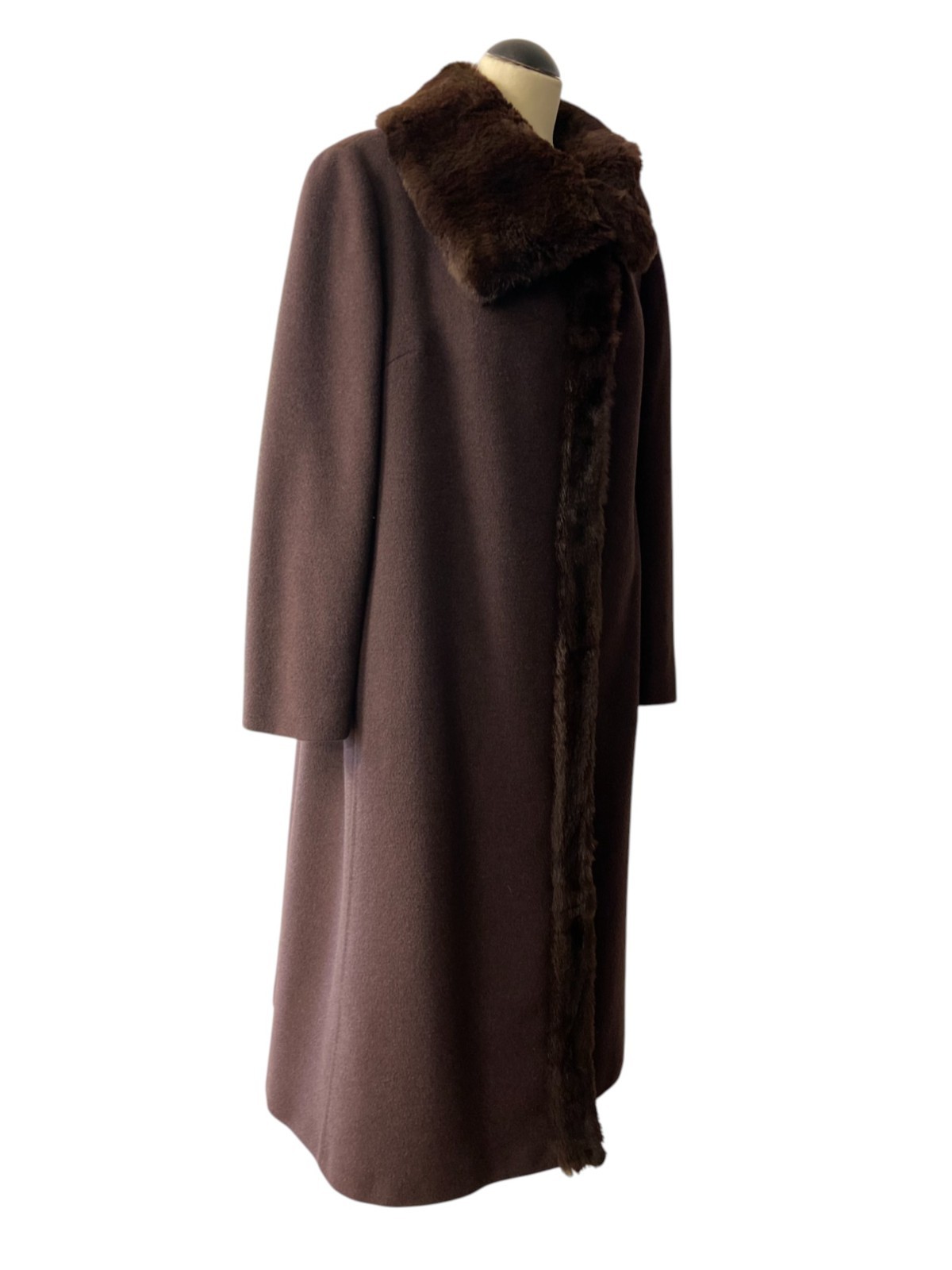 Women’s 80’s Vintage classic coat by Mura | Wool, Cashmere, and angora | EU 44