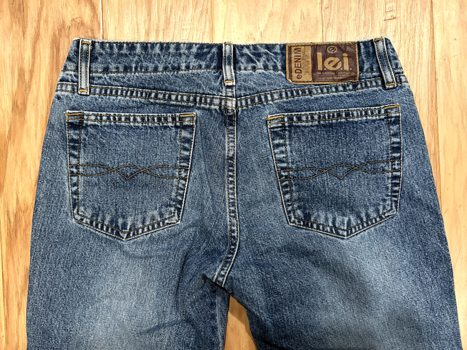Vintage Y2K LEI Cropped Jean Capris With Button Fly Medium Wash Low Rise Size 5