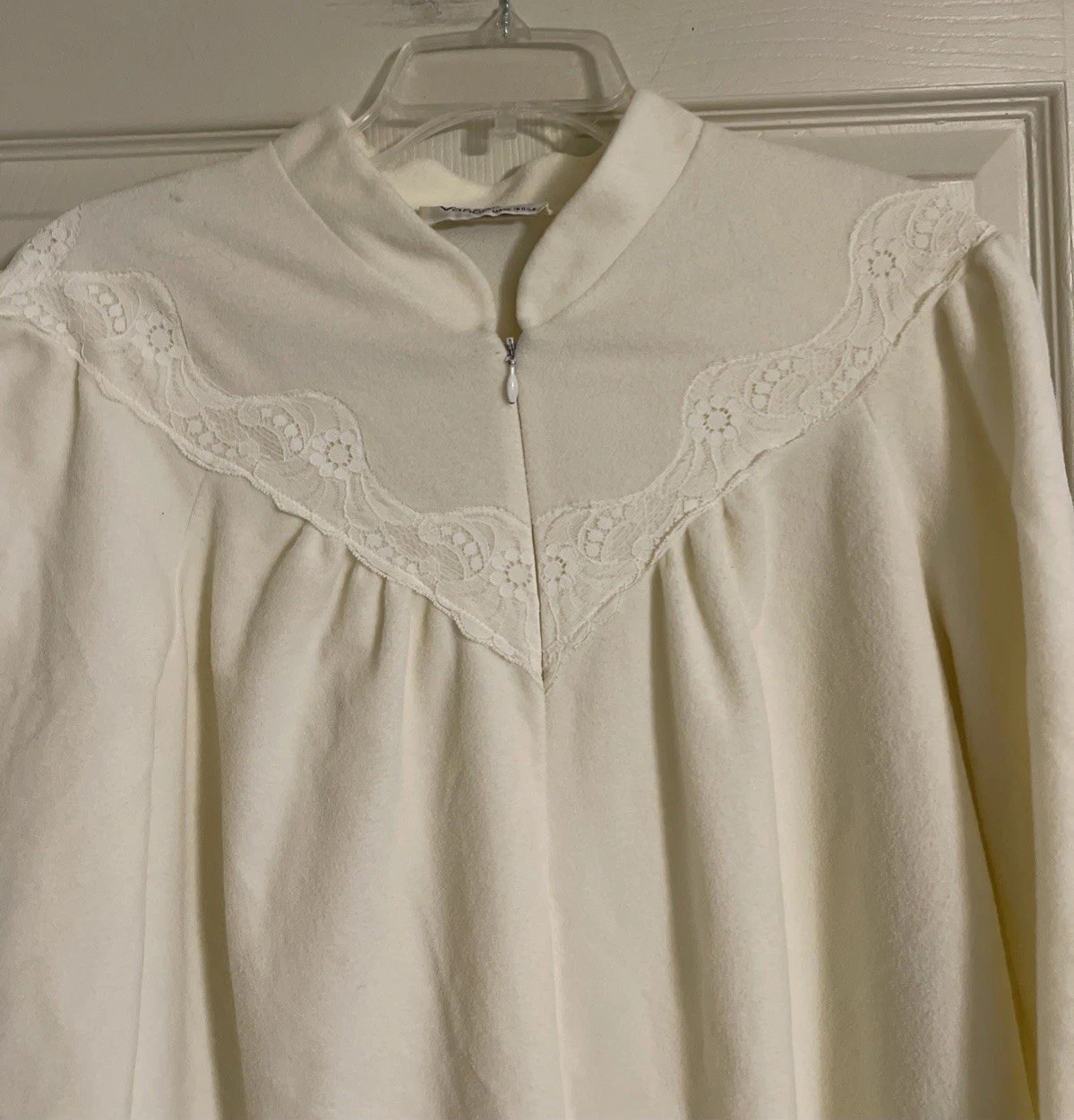 Vintage Vassarette Maxi House Coat Zipper Robe Fleece Lace Ivory M