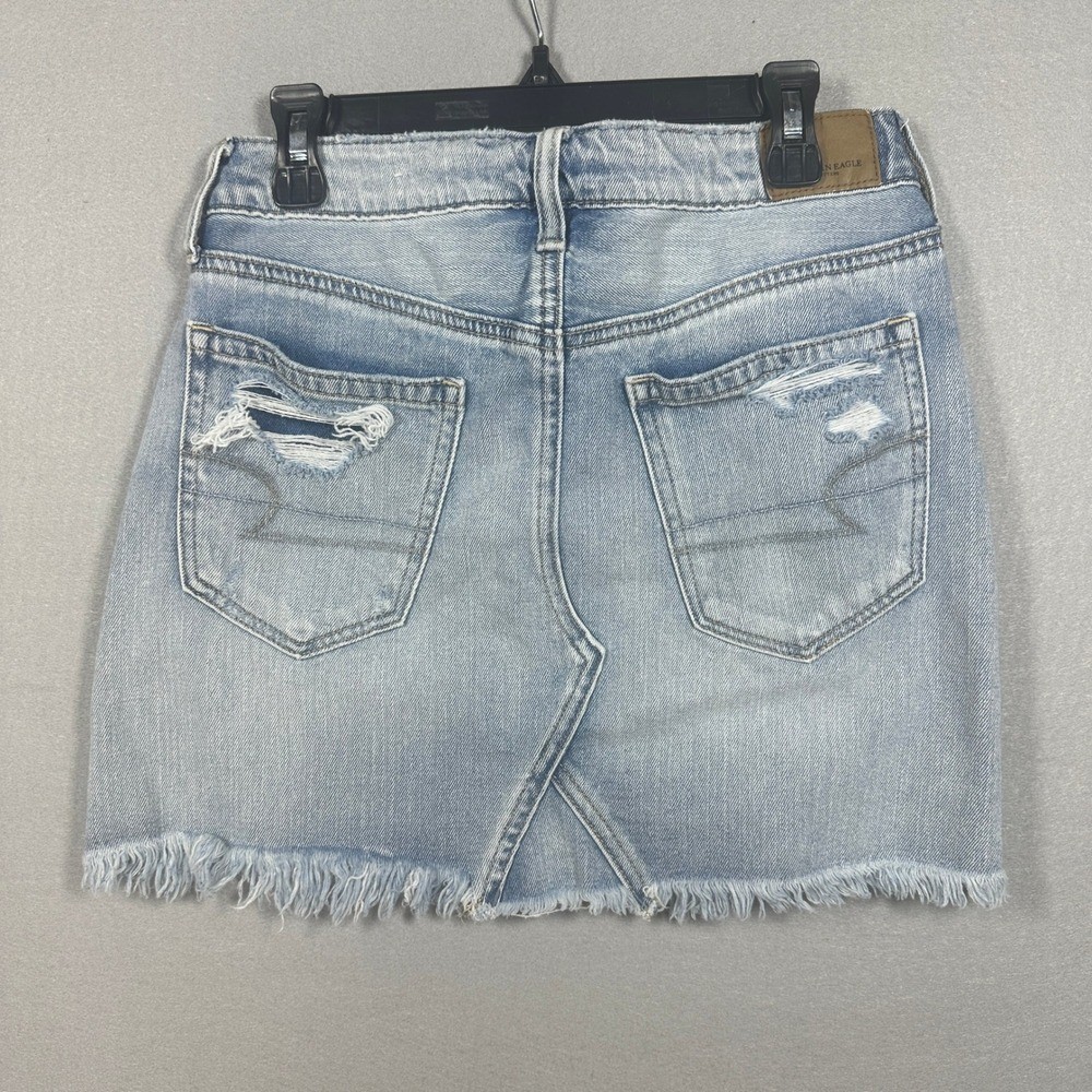 American Eagle Distressed Denim Mini Skirt Light Wash Frayed Hem Button Fly 28