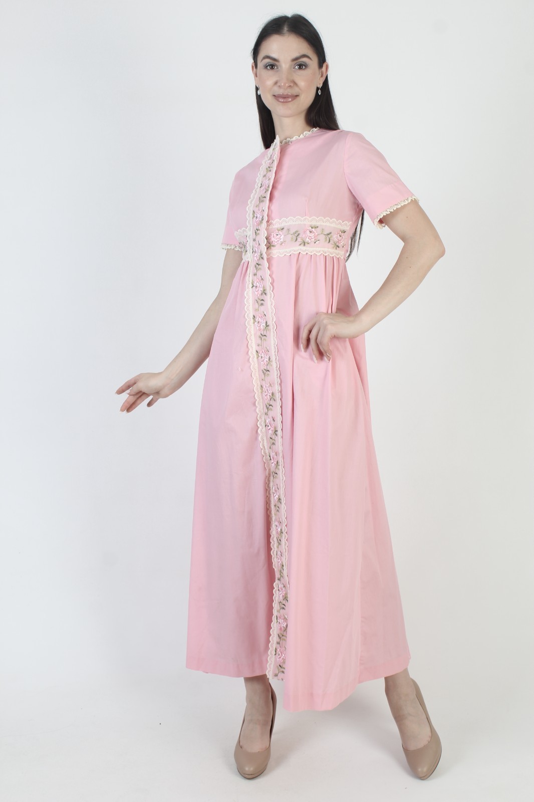 Vtg Loungees Pink Nightgown Floral Embroidered Peignoir Evening Pockets Gown
