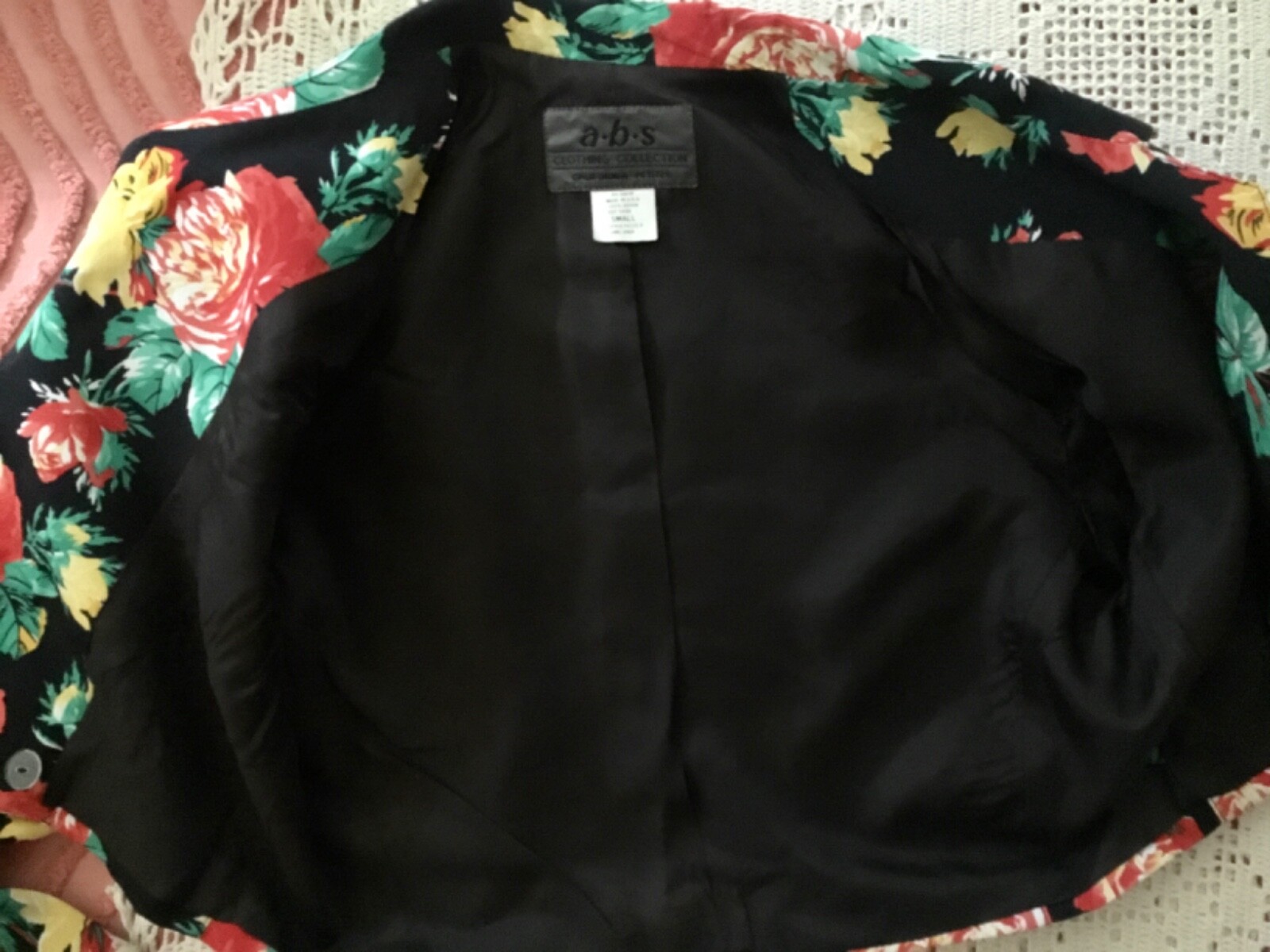 VTG A.B.S. CLOTHING COLLECTION RAYON JACKET SZ SM-PETITE FLORAL ON BLACK USA