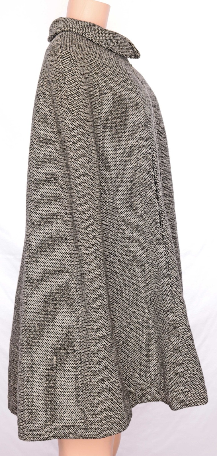 1970s Vintage Black/White Wool Tweed Cape Cloak Faux Sherpa Lining Fall S/M/L