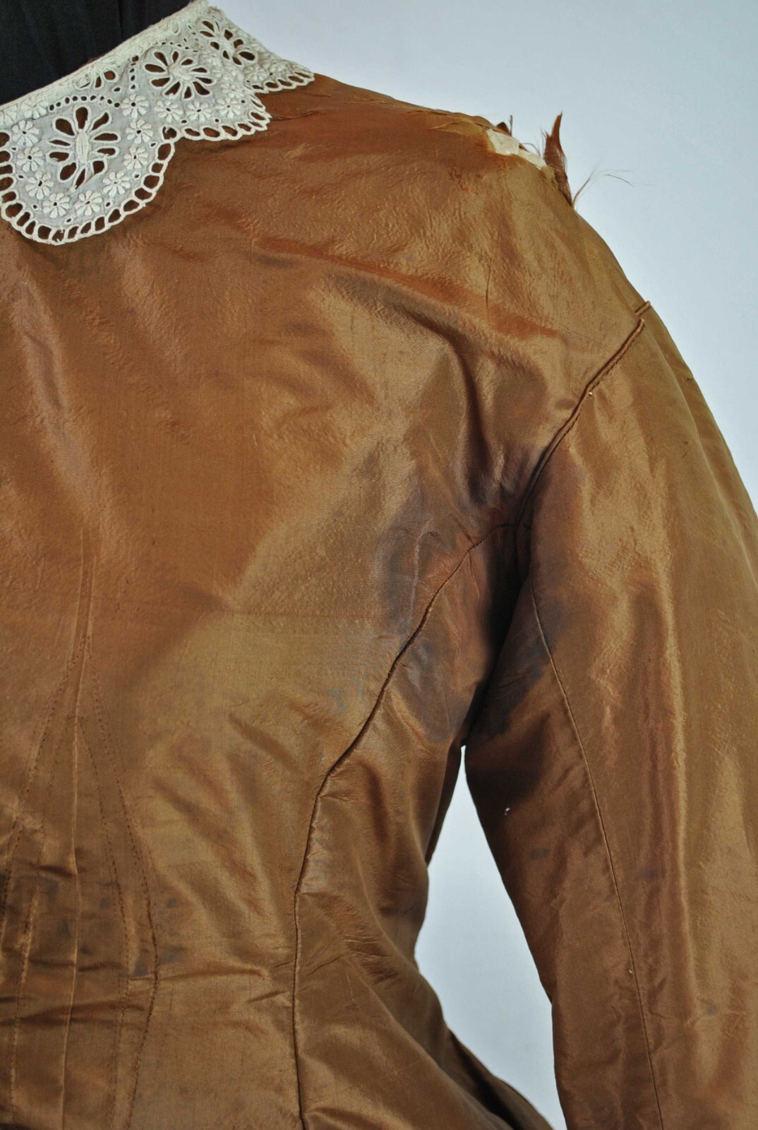 VICTORIAN COPPER COLORED SILK TAFFETA DAY DRESS, c1850s