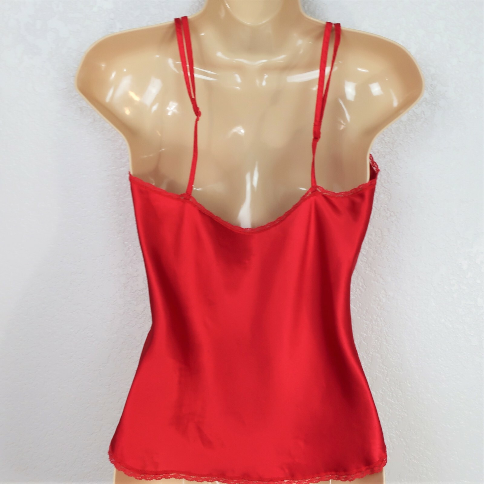 Chantilly Maidenform Size 34 / Small Camisole Slip Red Lace Keyhole Vintage