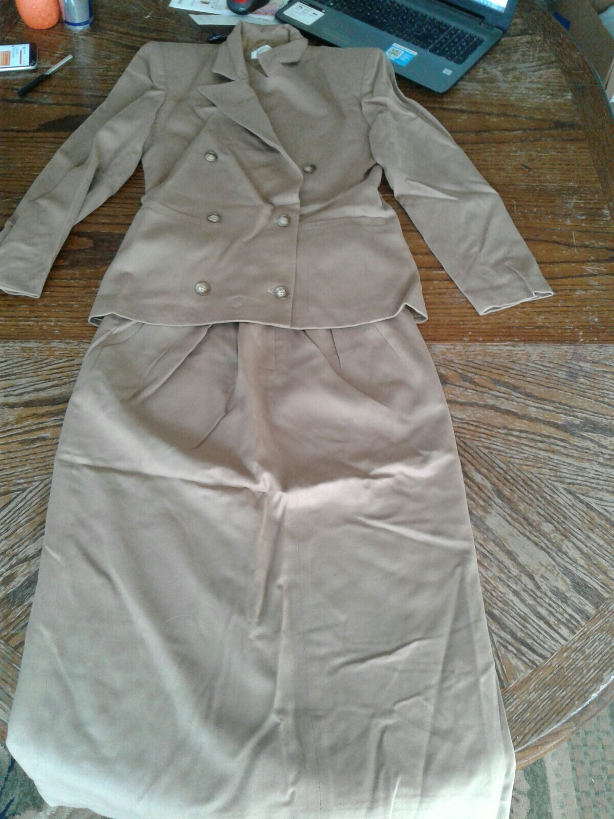Vintage Jones New York Tan 2 Piece Skirt Suit Size 4 (cb14)