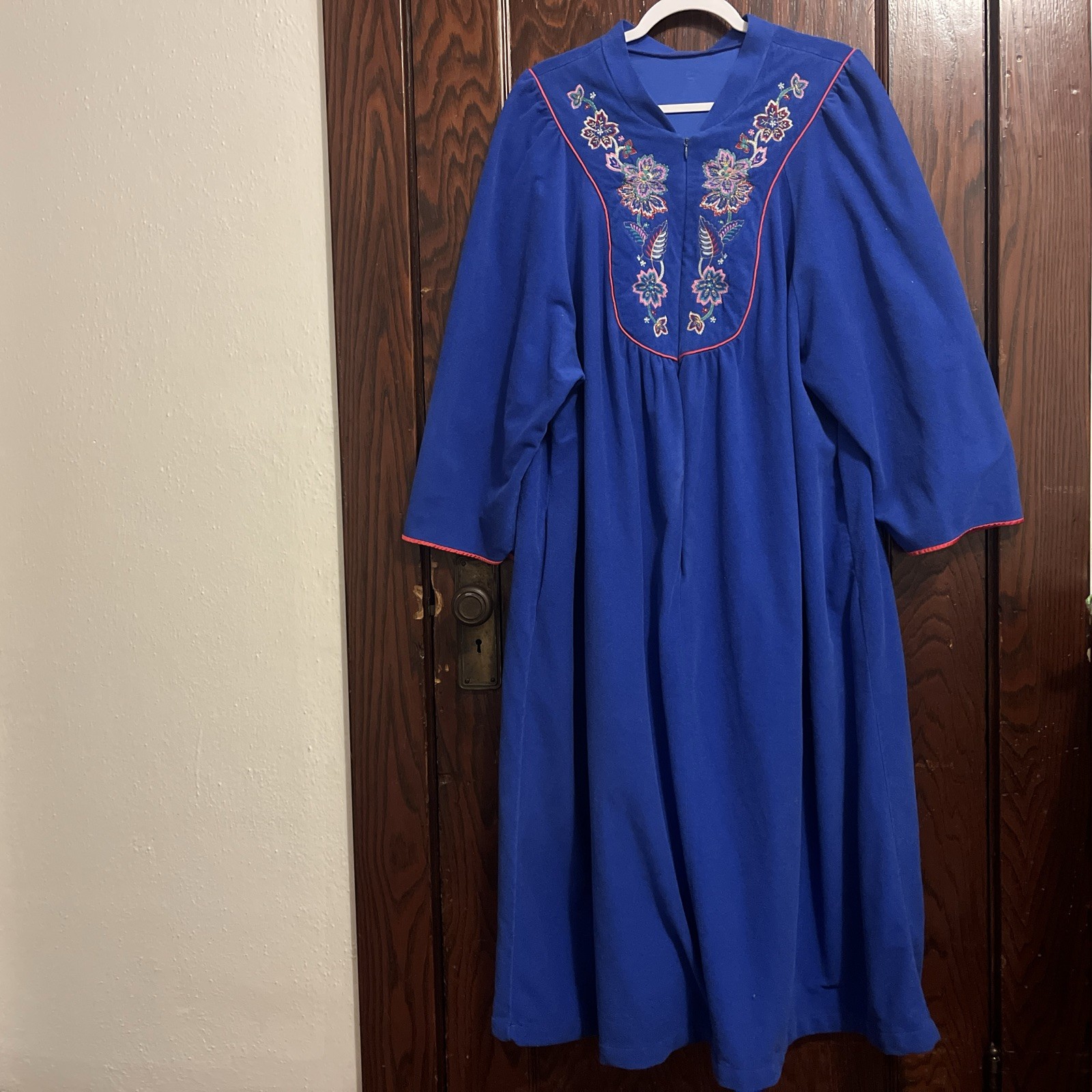 VTG VANITY FAIR house coat SIZE medium BLUE W/RED TRIM FLORAL EMBELLISHMENT