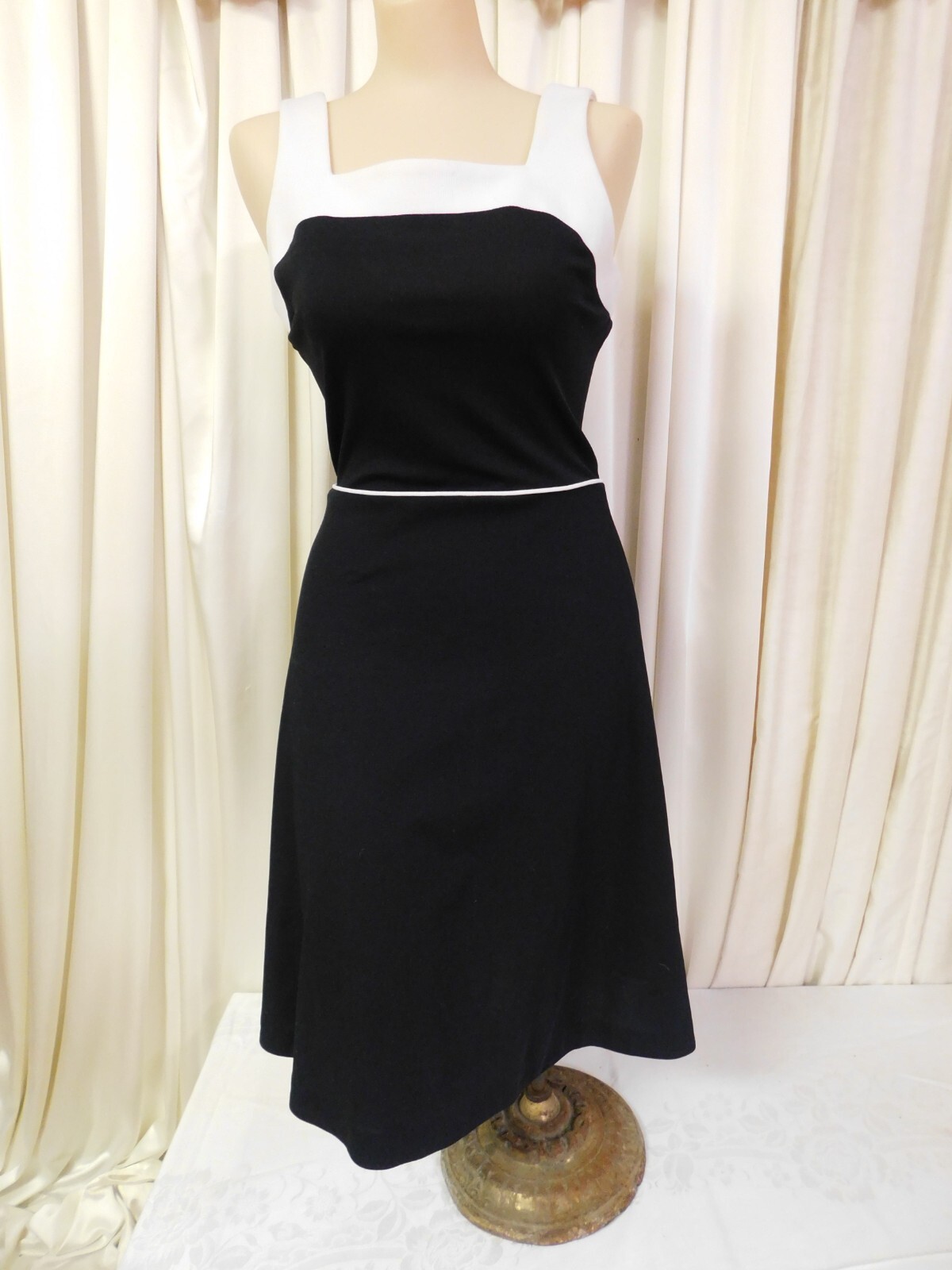 1970’s Vintage Black w/ White Polyester Fit Flare Dress 26″ W