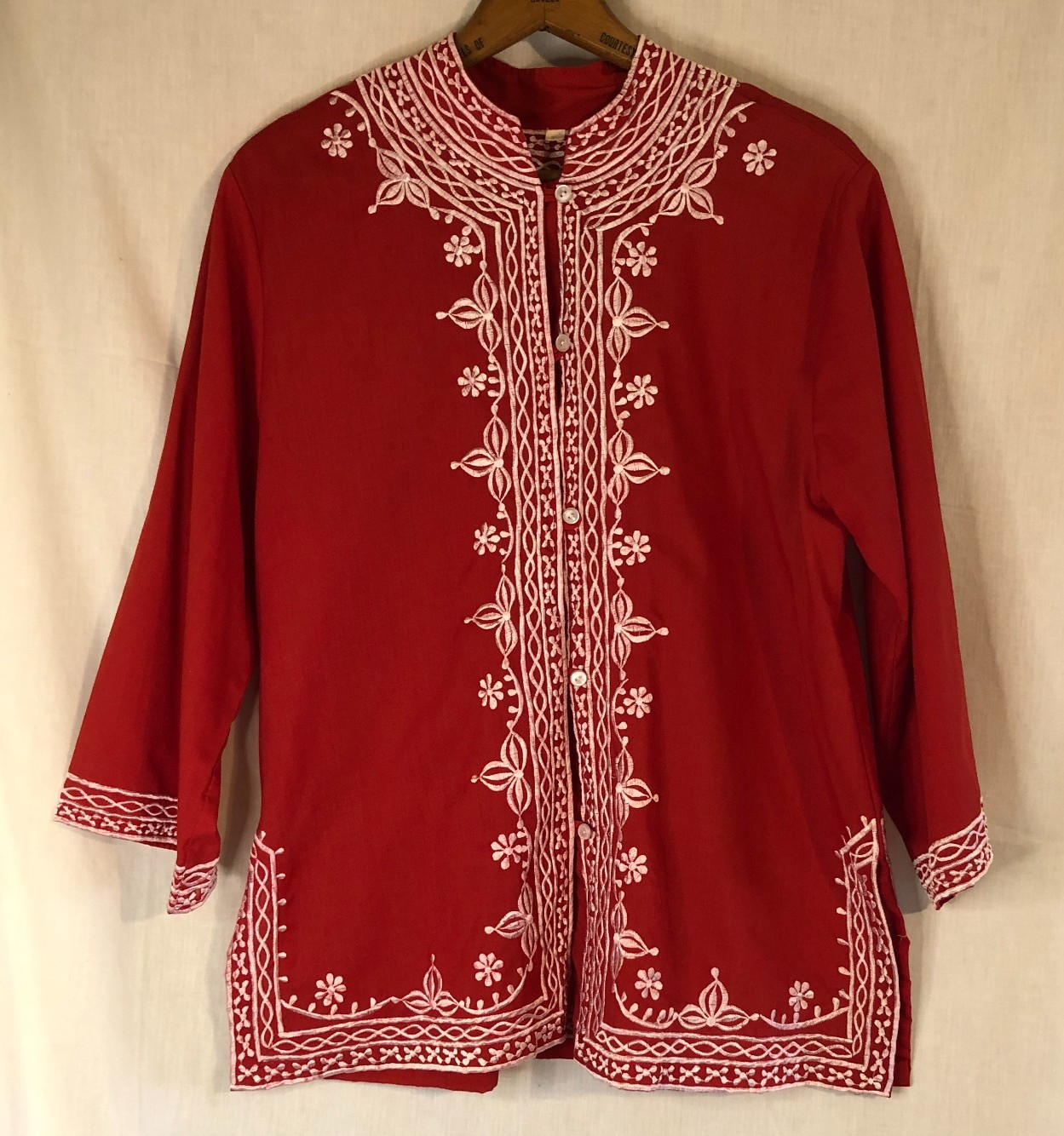 VTG CARO OF HONOLULU EMBROIDERED FLORAL BUTTON UP TUNIC SHIRT SZ LG RED WHITE