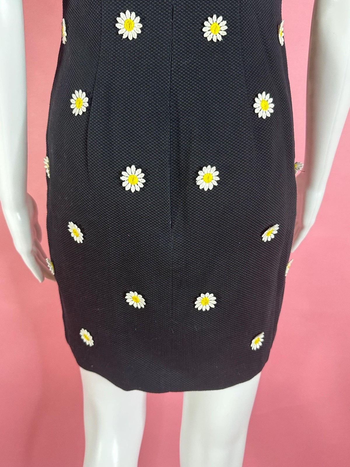 1990s-Y2K LAUNDRY by SHELLI SEGAL Waffle Knit Floral Daisy Appliqué Dress. XS-S