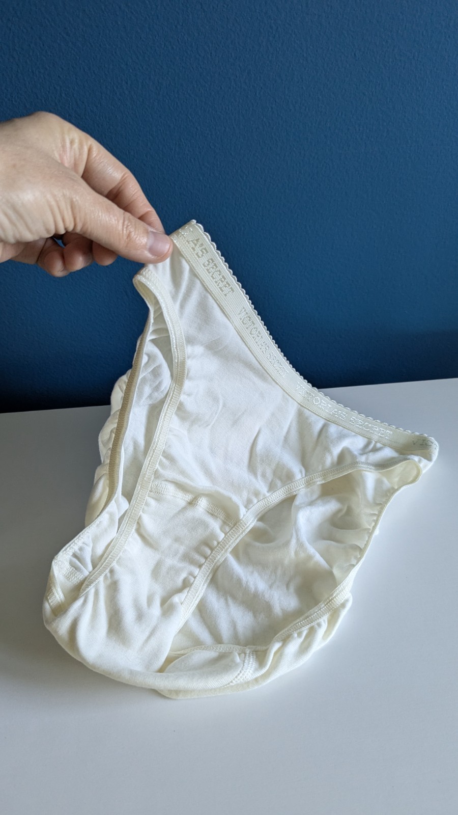 VTG Victoria’s Secret 100% Cotton Cream Bikini Panties Sz M NWT RARE 2004 Y2K