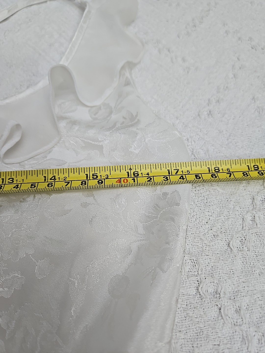 VTG Intimo Amore Med Nightgown Sexy Ruffled bridal Floral Imprint X Back Flares