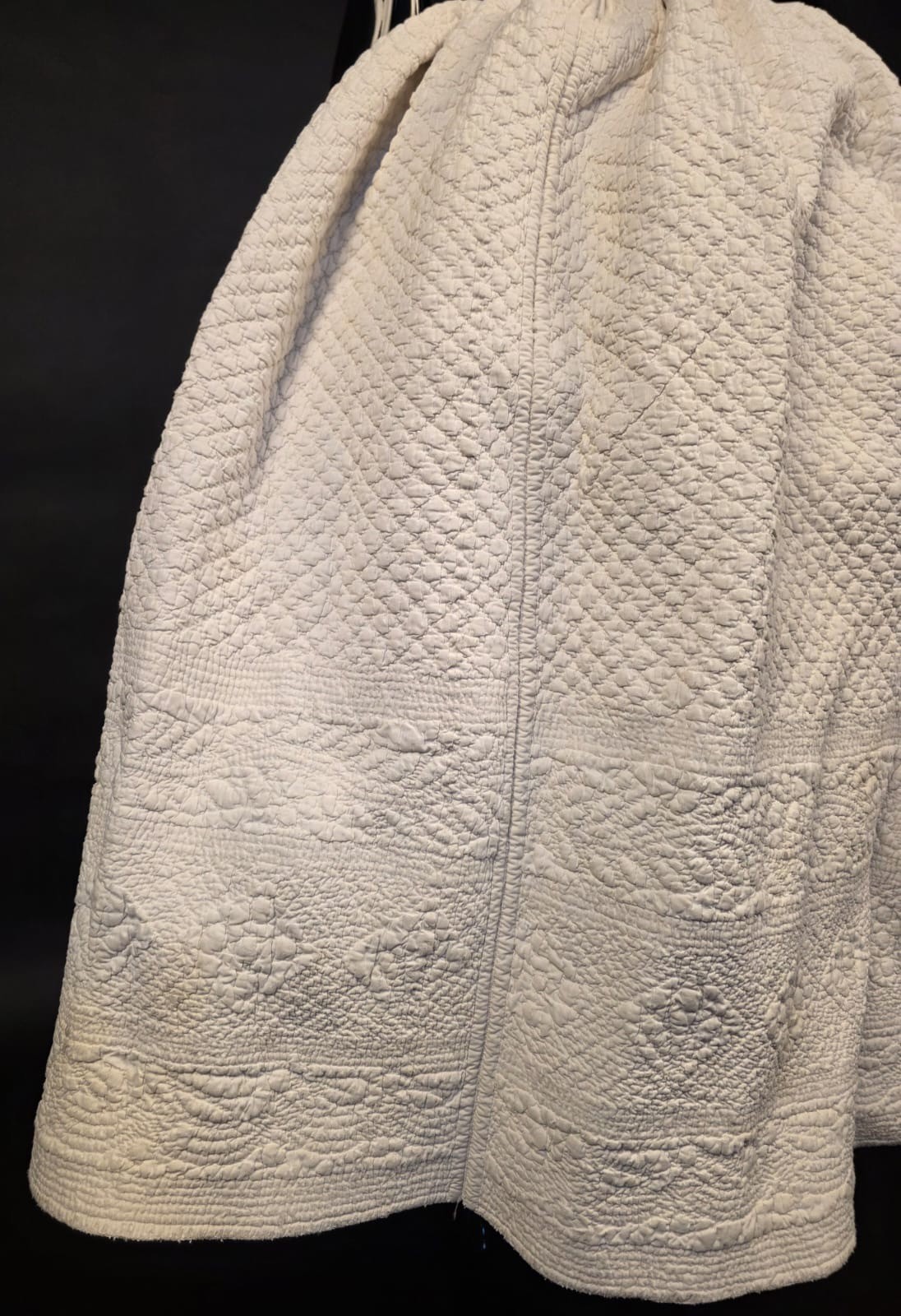 ANTIQUE 18TH C HAND QUILTED THICK COTTON PETTICOAT FOR DRESS W FLORALS