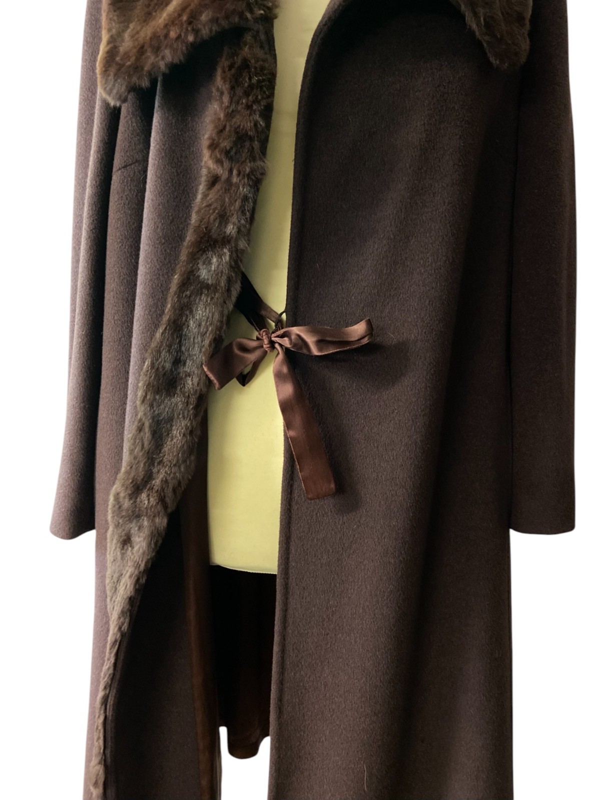Women’s 80’s Vintage classic coat by Mura | Wool, Cashmere, and angora | EU 44