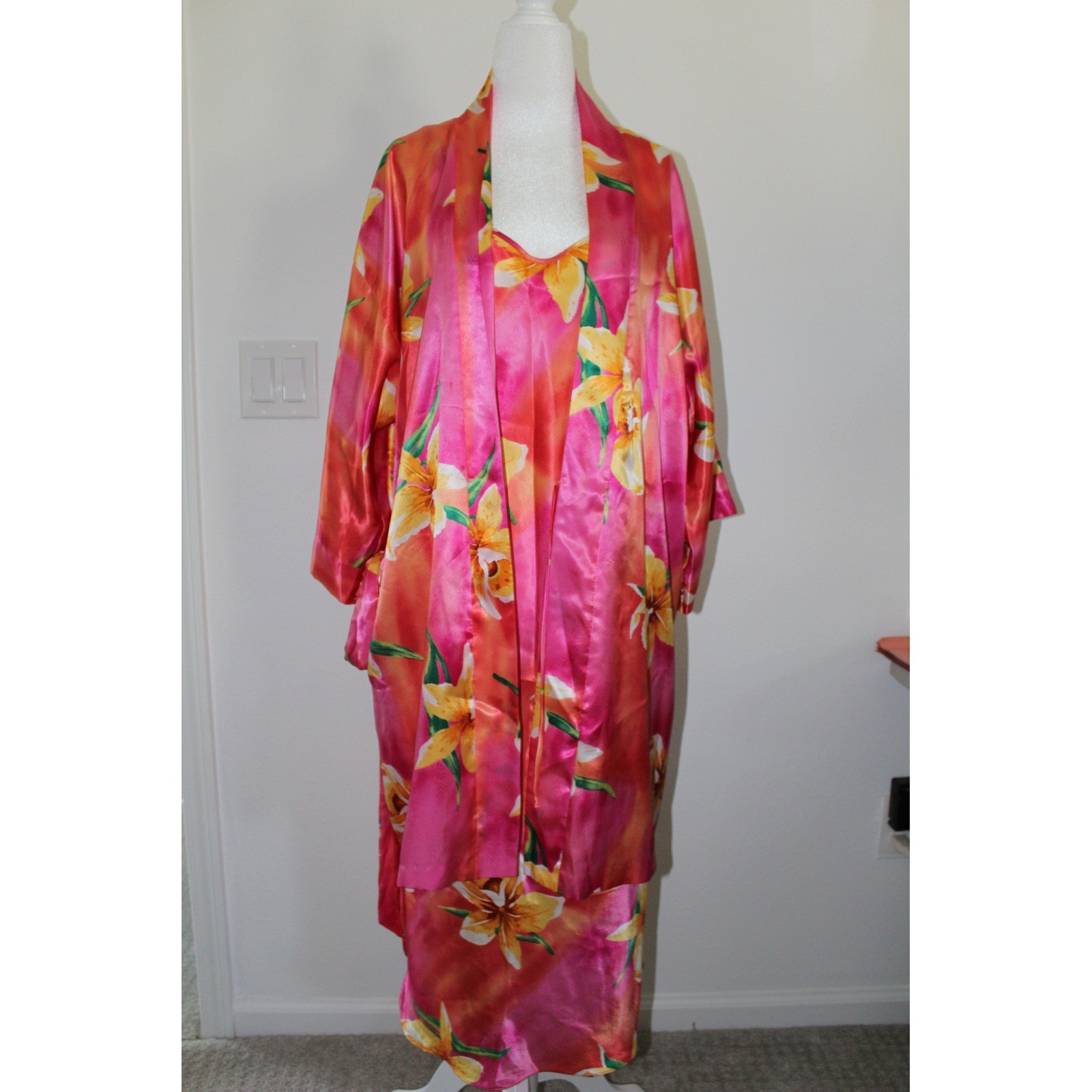 VTG Expressions California Dynasty Pink Floral Satin Robe Nightgown Set S/M