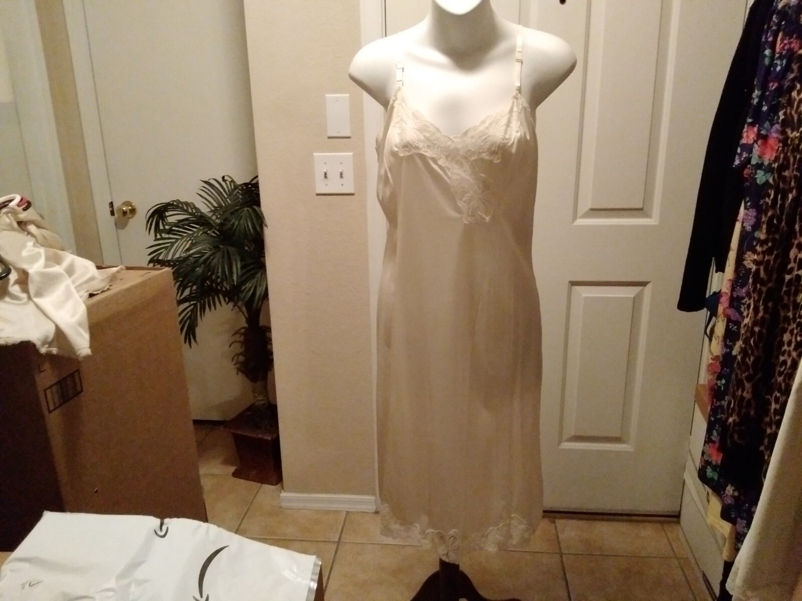 Full Slip WONDER MAID Vintage Nylon SZ 34 Lace Ivory USA