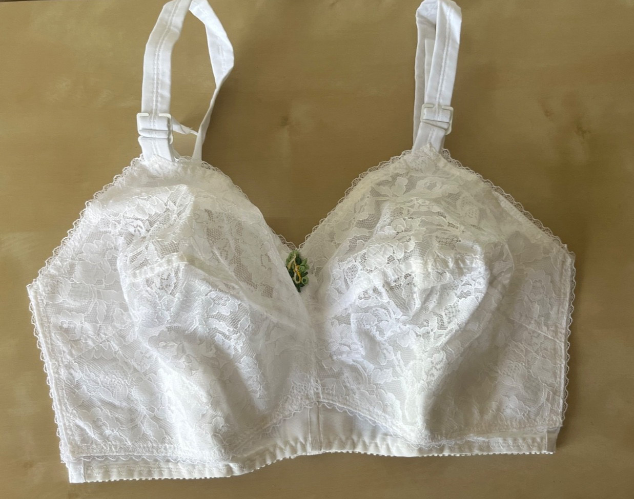 VINTAGE 50s FIGURETTES USA 526 WHITE LACE BULLET UNDERWIRE BRA SIZE 34GG