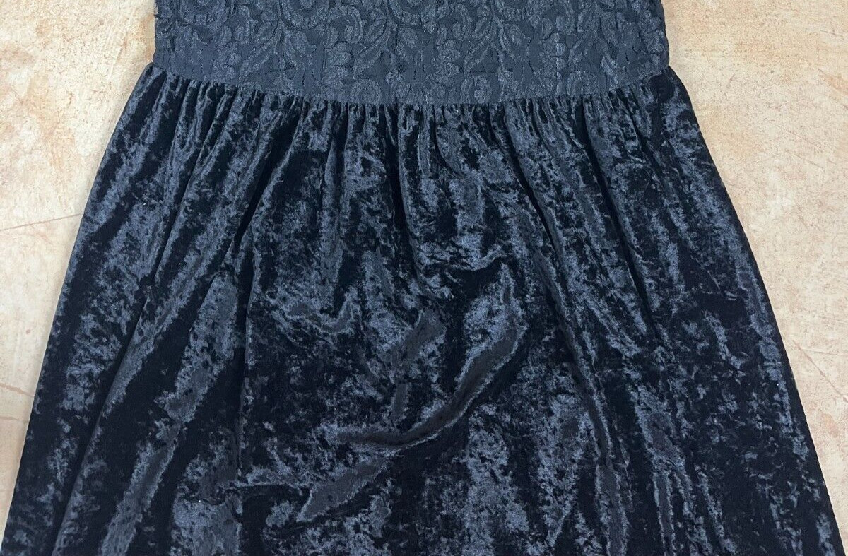 Vintage 90’s Dressing Clio Floral Lace & Black Velvet Dress