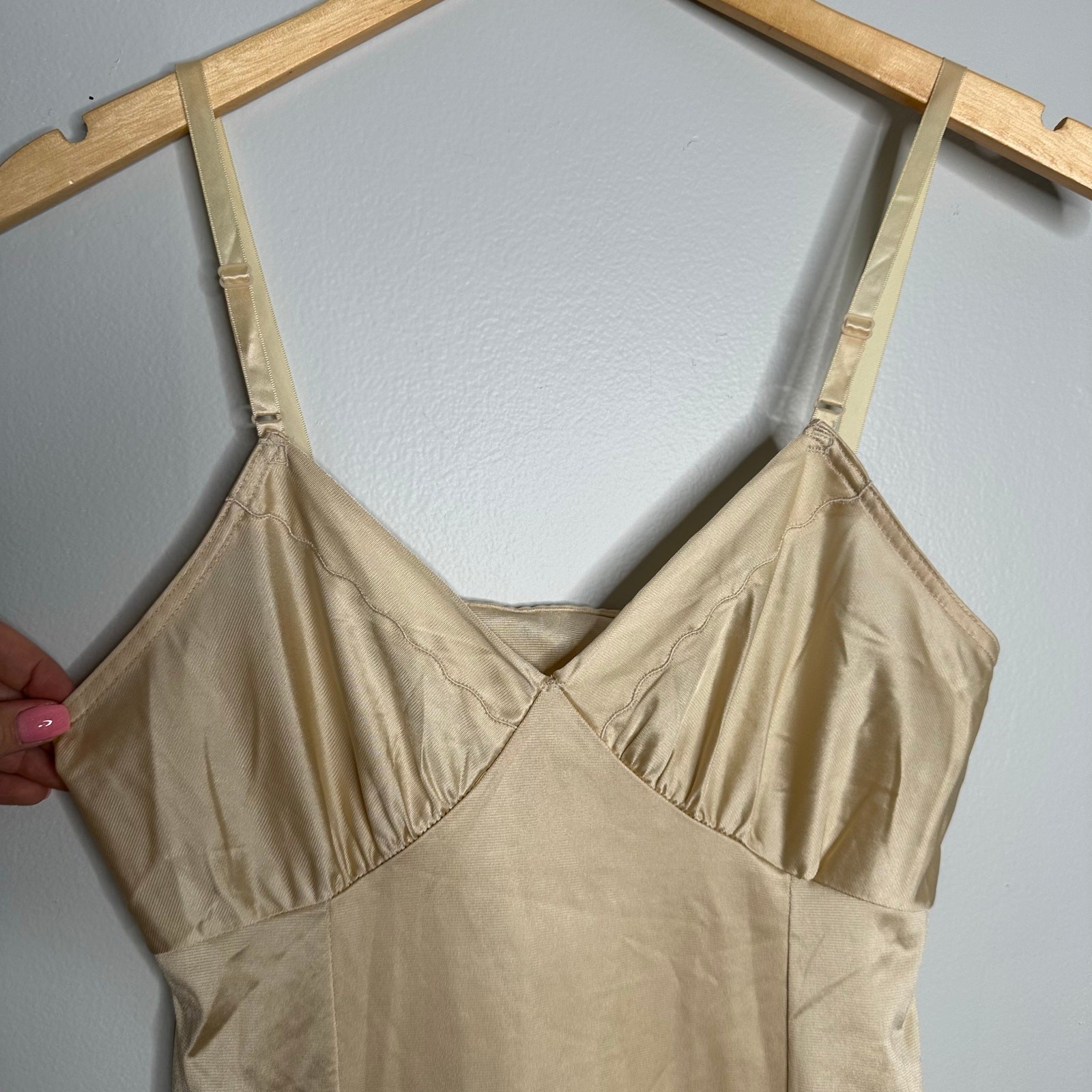 Vanity Fair Full Slip Dress Women 32 Short Champagne Gold Vintage Nylon Silky