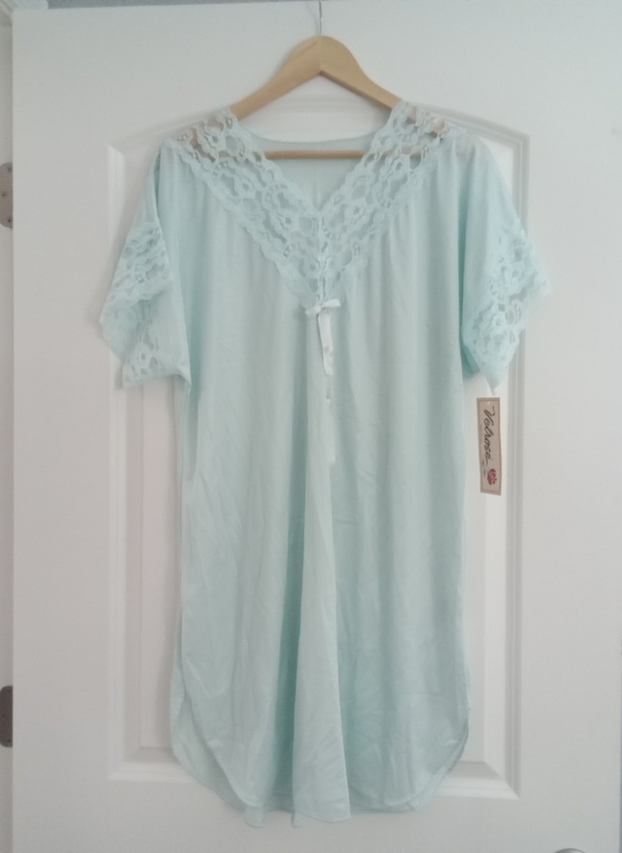 Velrose Vintage Light Aqua Nylon Short Nightgown Size Medium Lace Accents USA