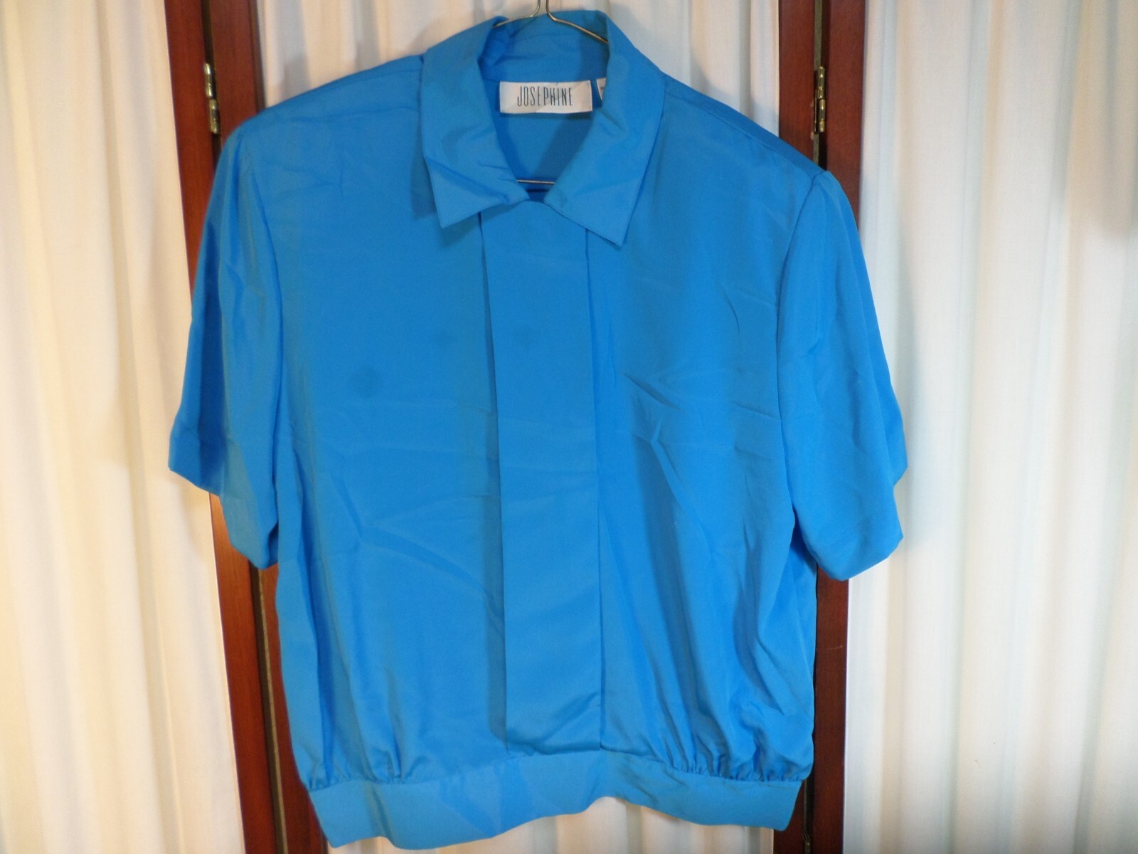 Vintage Josephine Woman’s Blue Short Sleeved Button Front Blouse-Size 8