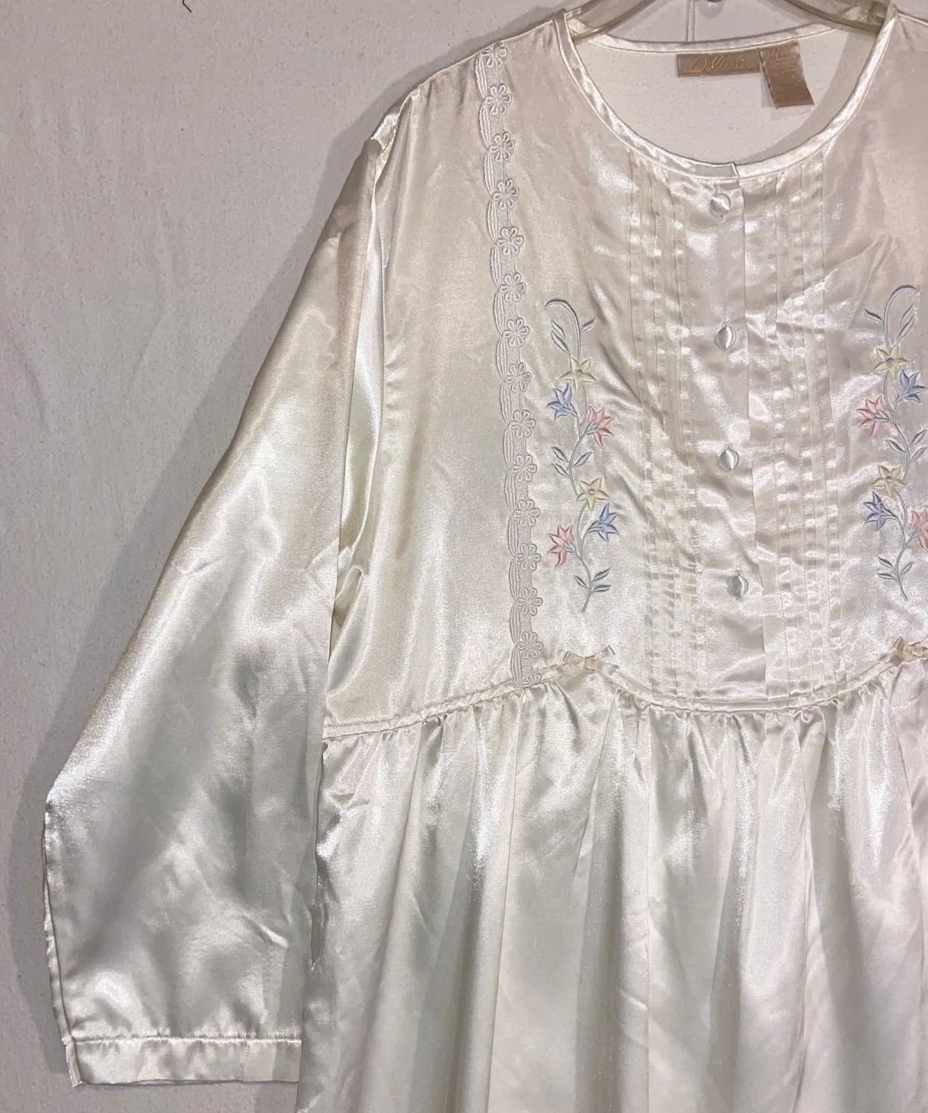 Vintage Delicates Long Sleeves White Silky Nightgown Floral Embroidered Buttons