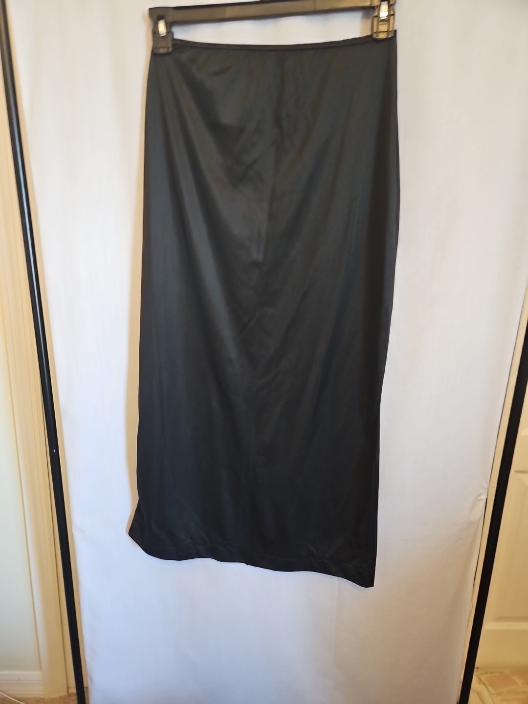 Vintage Maxi Half Slip Size Medium 36.5″ long black nylon slit classic