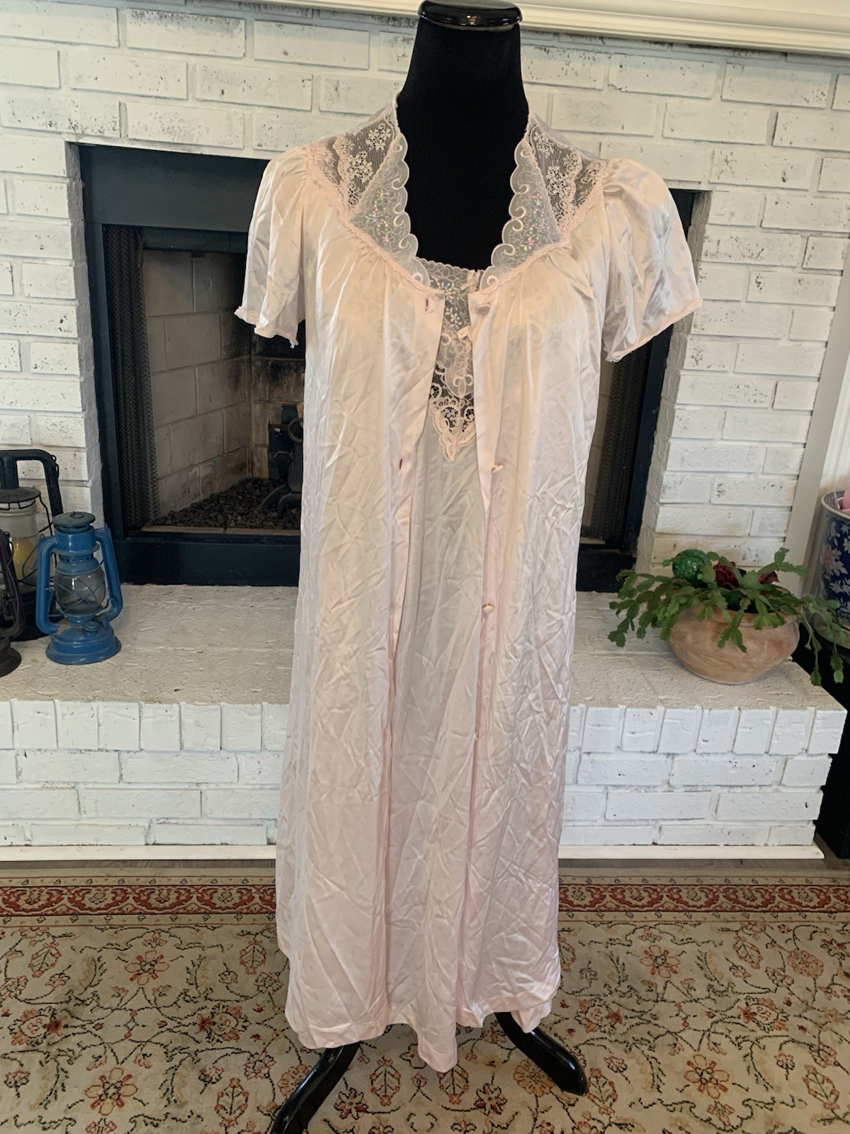 Vintage Vanity Fair Night Gown Robe Set Pink Nylon Embroidered Lace Size Small
