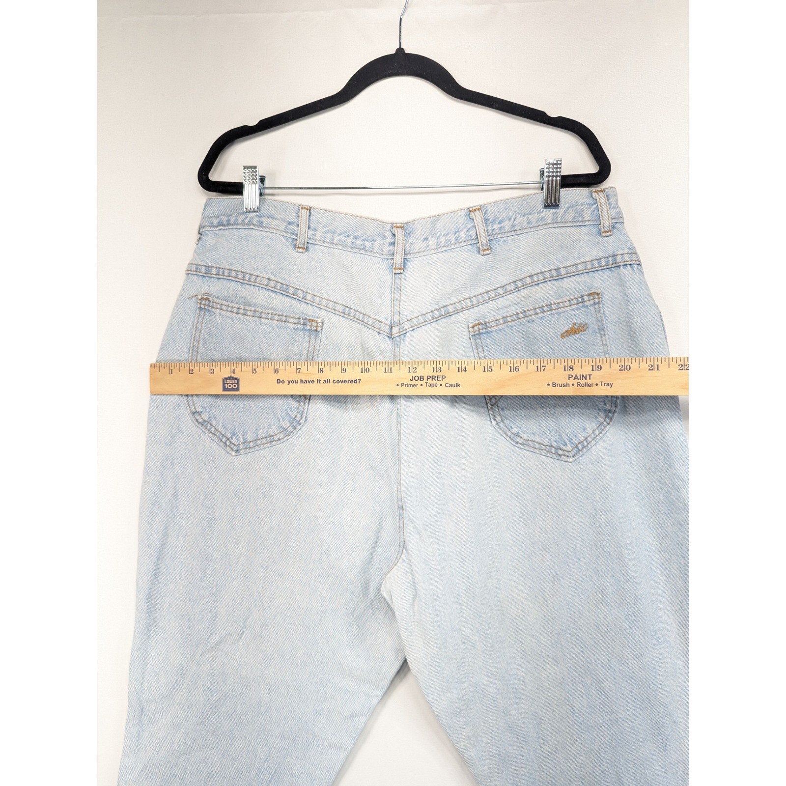 Chic Vintage High Waisted Tapered Leg Light Wash Blue Denim Jeans USA 34×26