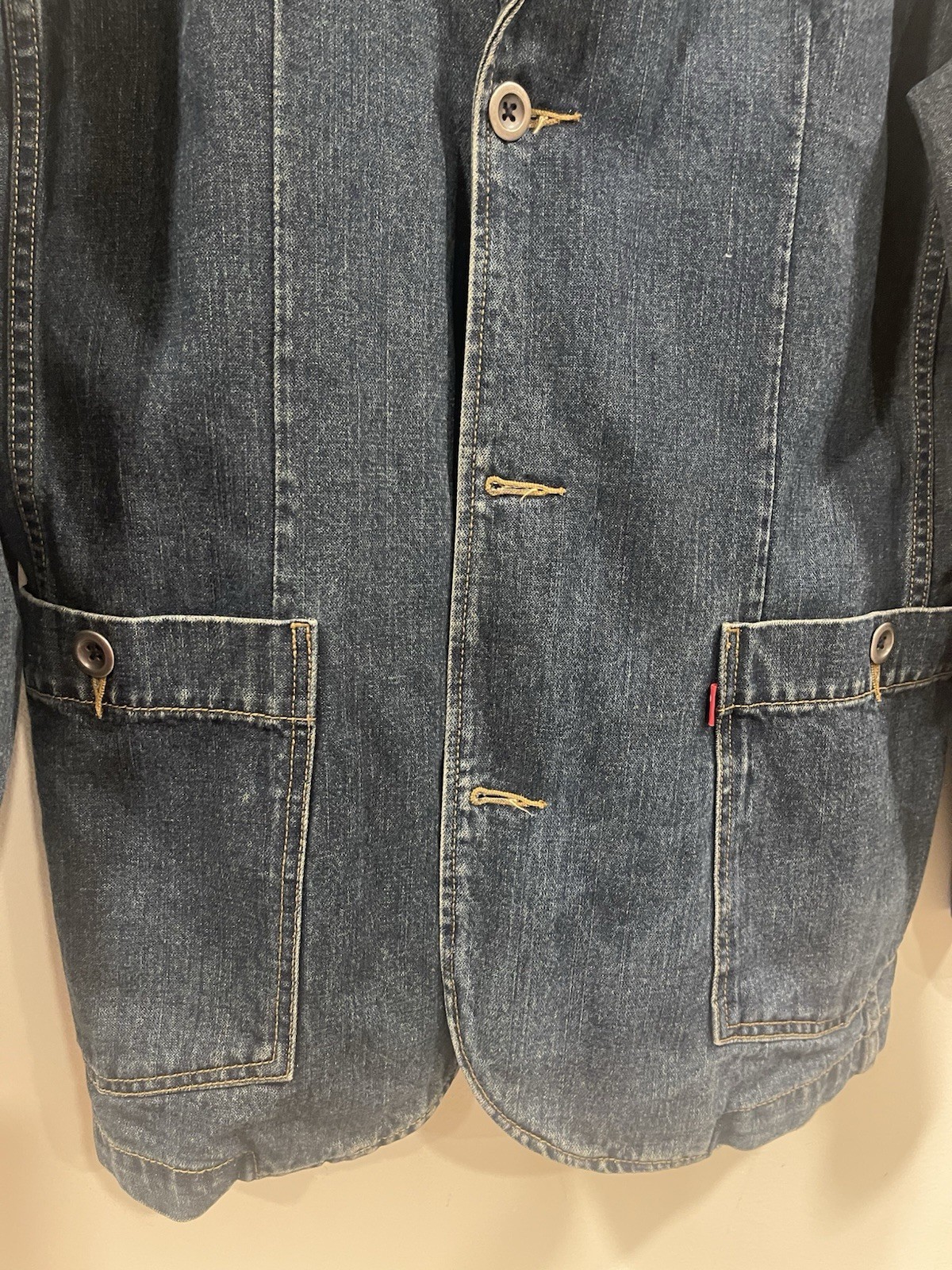 Vintage Levi’s Blue Lightweight Denim Shirt Jacket. Size Large Red Tab Barn Coat