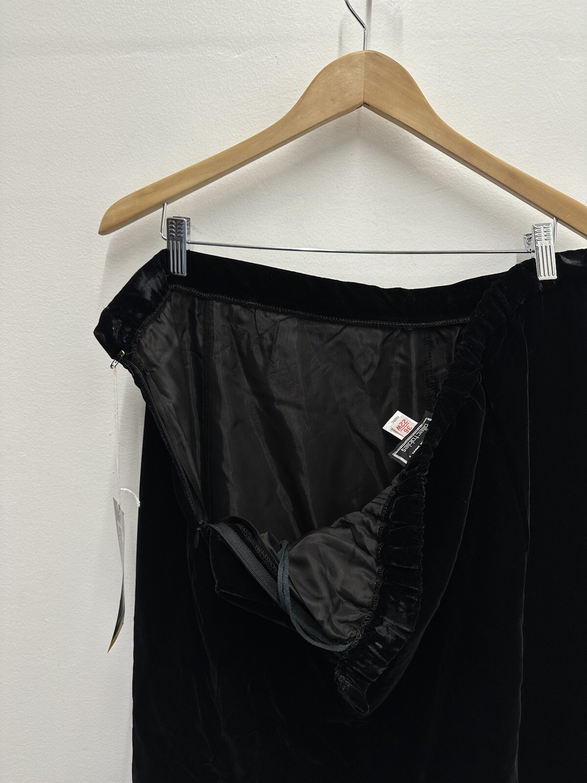 Nwt VTG 80s JOHN’S GIRL COLLECTABLES Black Velvet-Like Skirt Size 36 / 22W