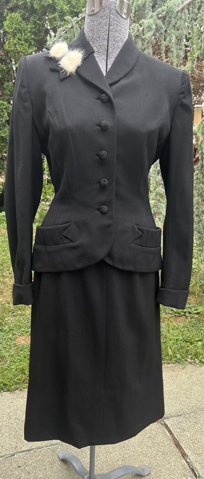VINTAGE 1940’s BLACK WOOL SKIRT SUIT W/ SHOULDER PADS NIPPED WAIST