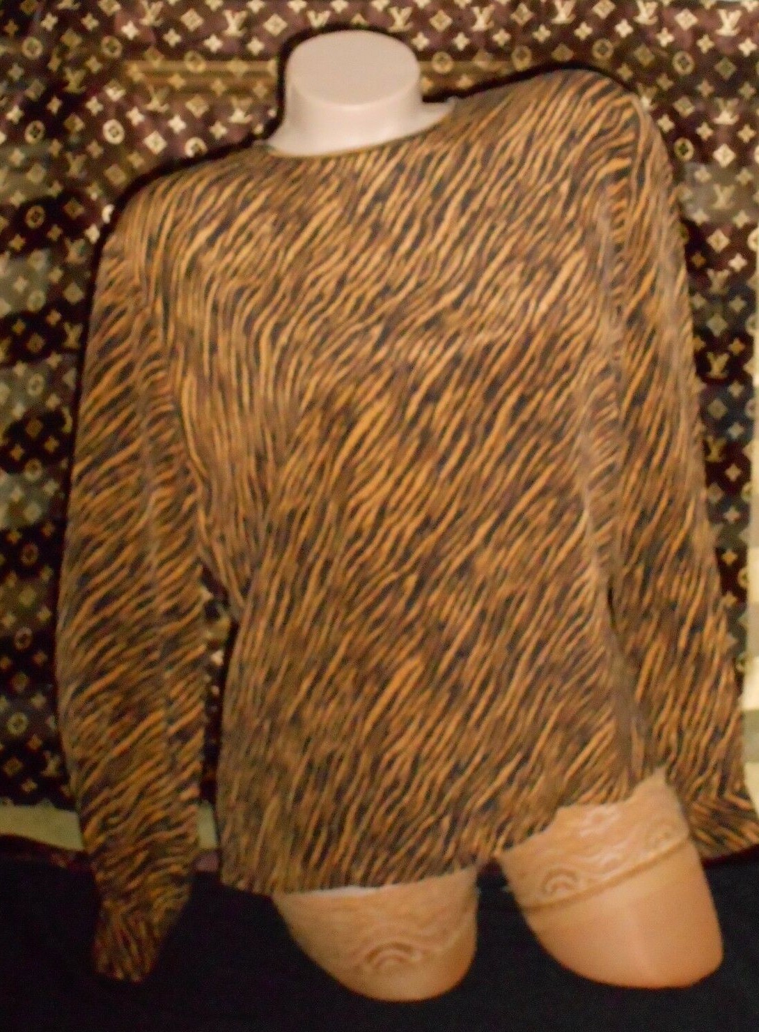 USA 10P Silk Blouse 4 Ply Silk Tiger Jewel Neckline L/S Full Button Back NOS