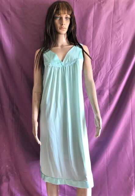 VANITY FAIR AQUA GREEN NIGHTGOWN SZ M