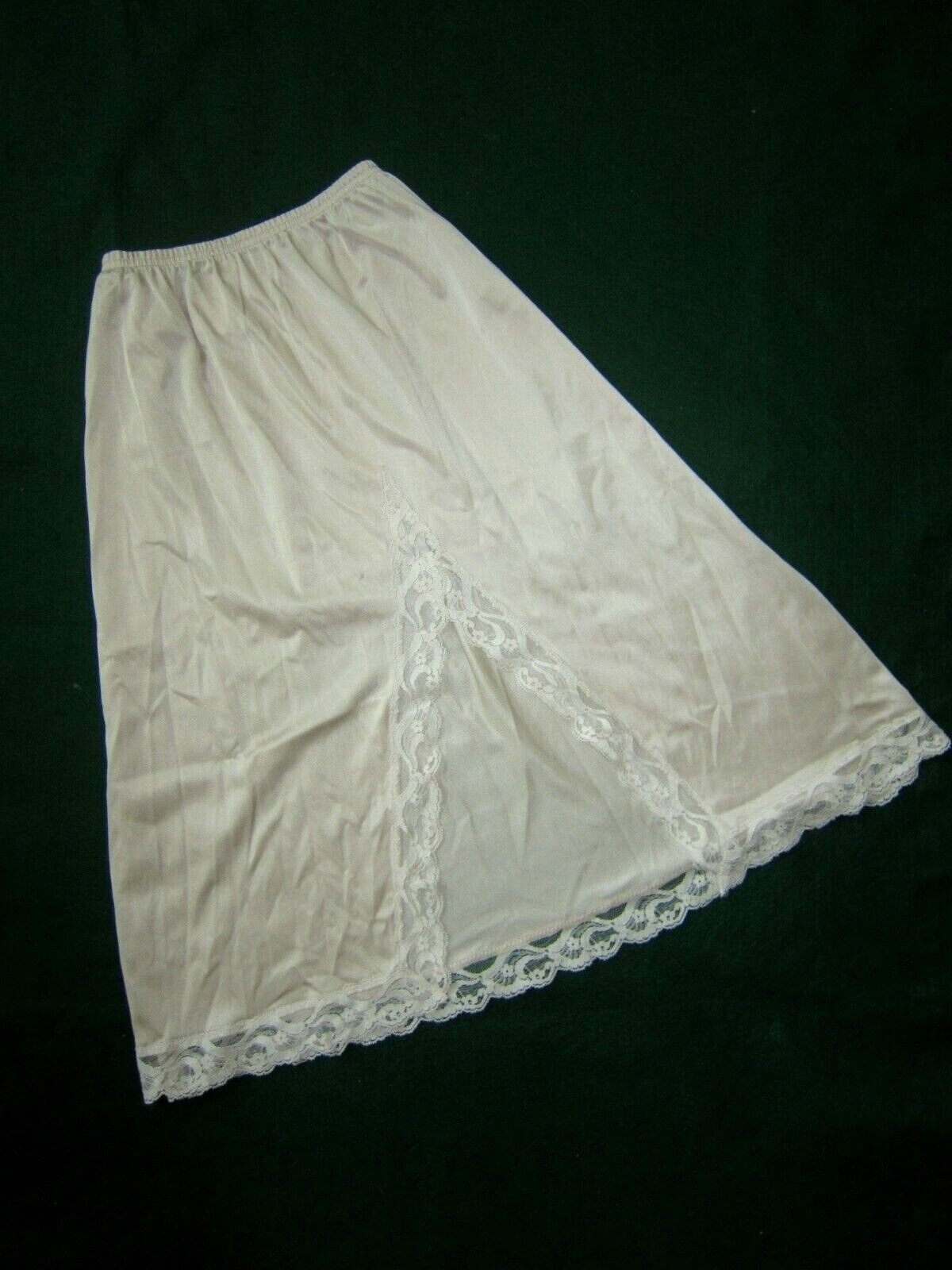 NEW Vintage 70s VANITY FAIR SATIN NYLON Wide Floral Lace Silky Slit Half Slip M
