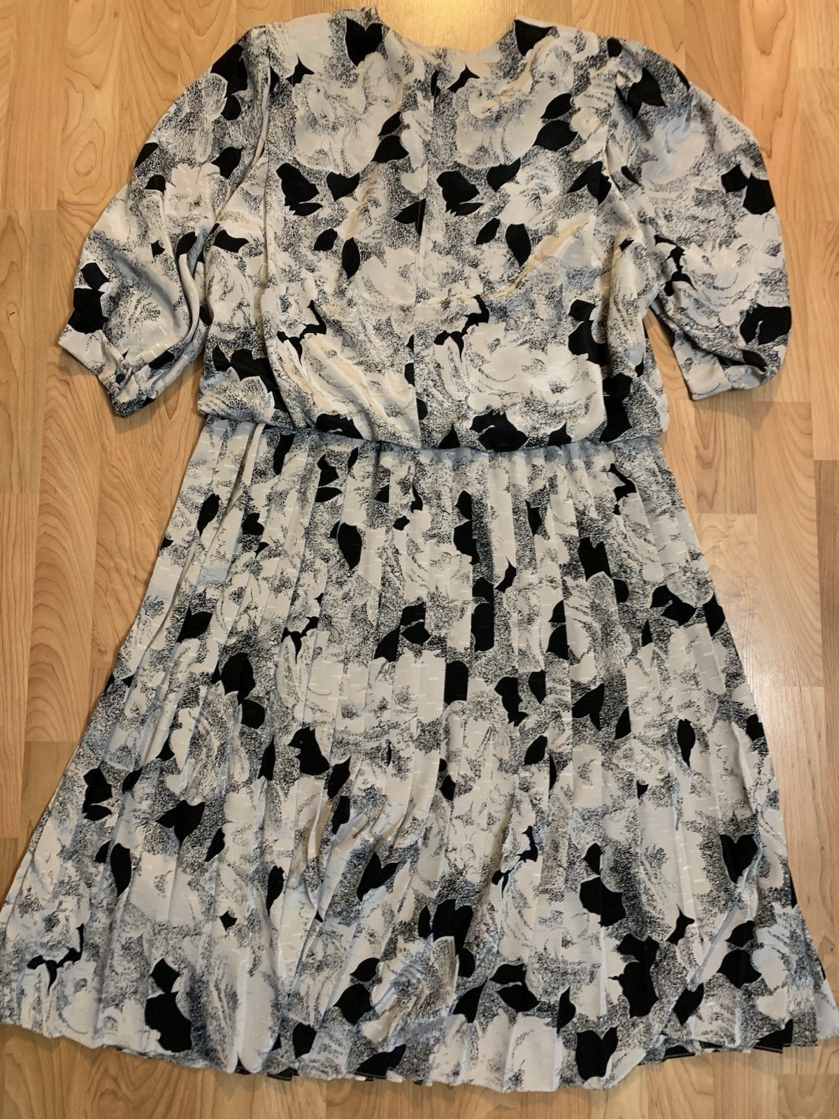 1980s V.L.P. Shimmery Black and Ivory Plus Size women’s Dress