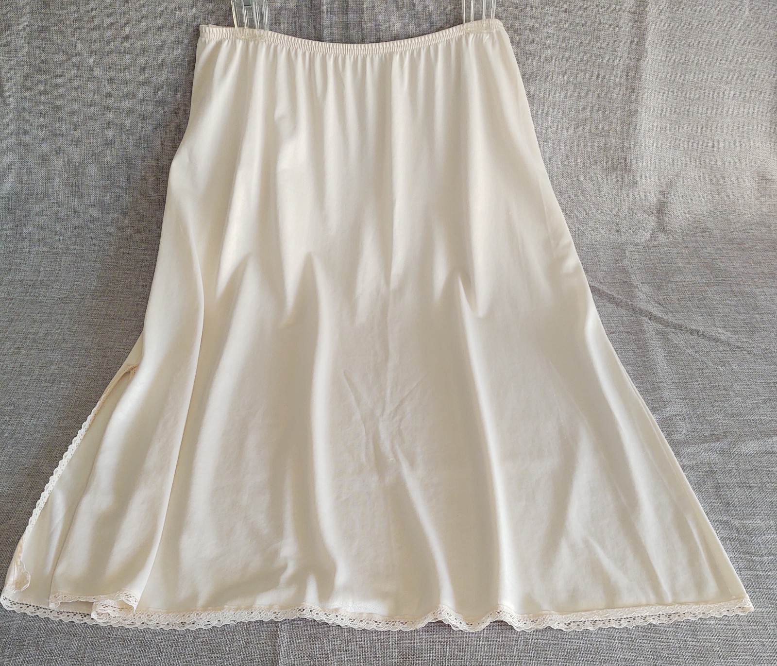Vintage Silky Soft Nylon & Lace CREAM Half Slip VANITY FAIR Slit Large SS WOW!