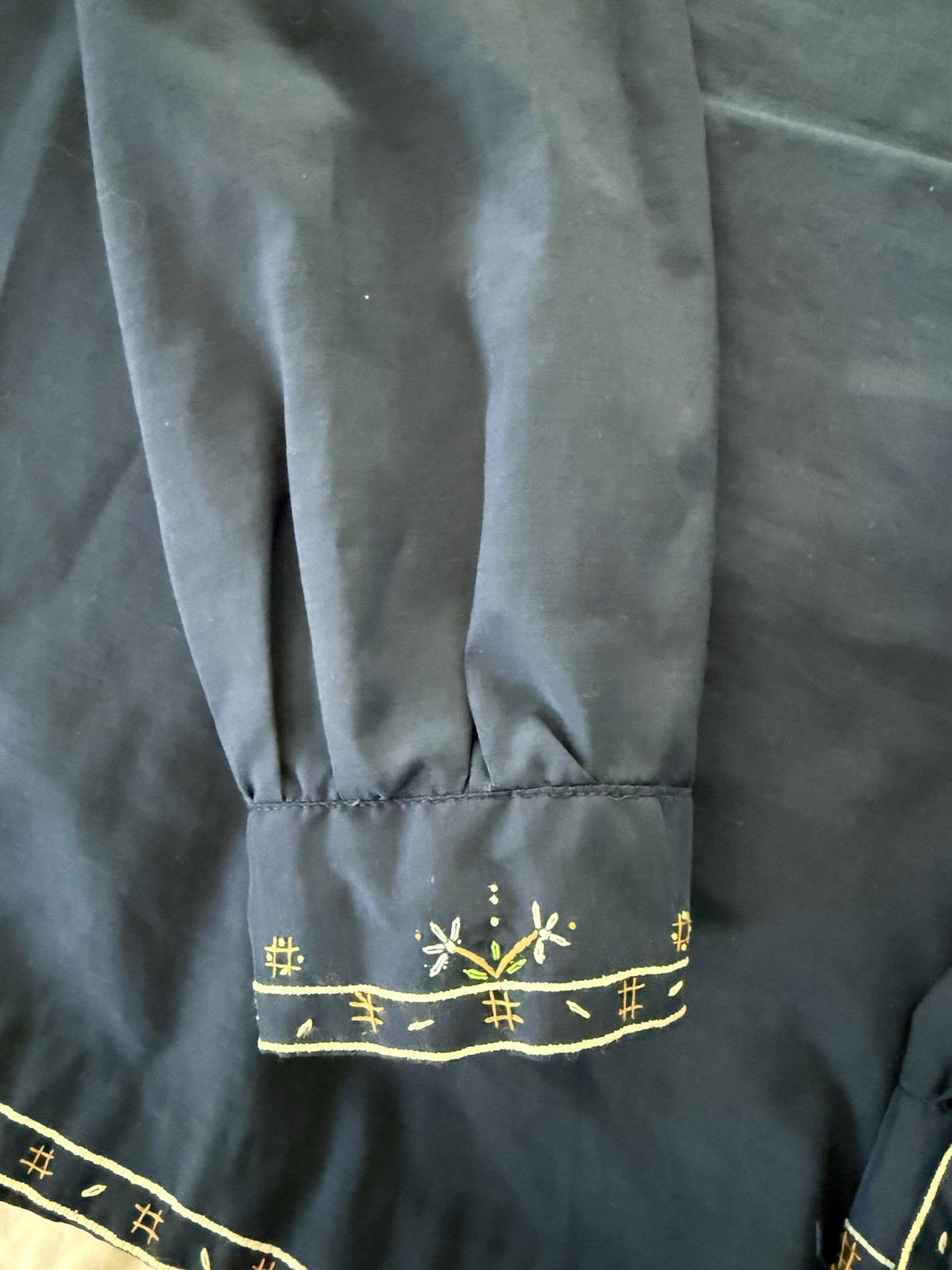VINTAGE Hand Embroidered xL Daffodil Floral Blouse Navy, Long Sleeve