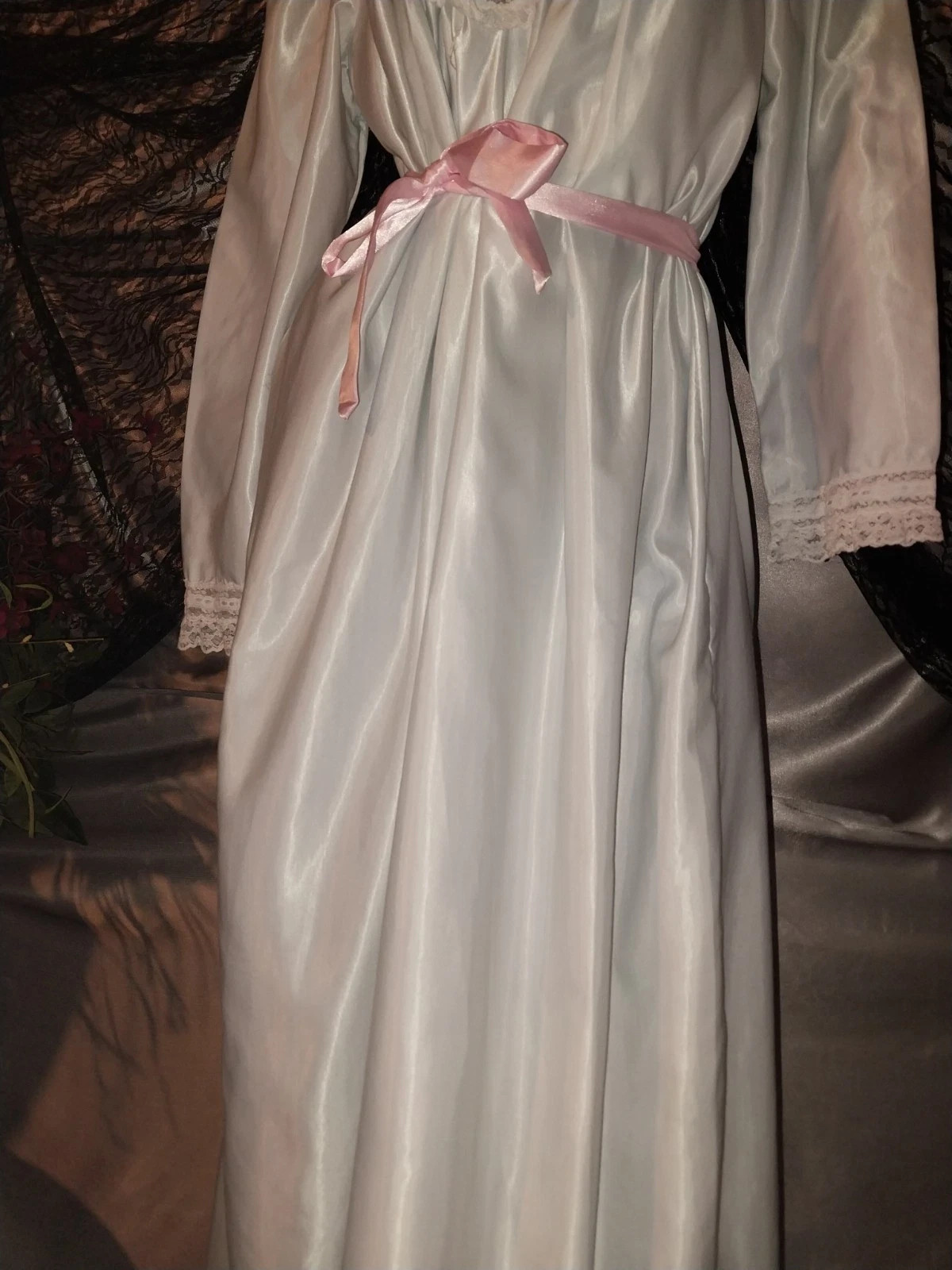 VTG SATIN Shiny pintuck Anastasia Coquette Cottagecore Nightgown Poets 40 42