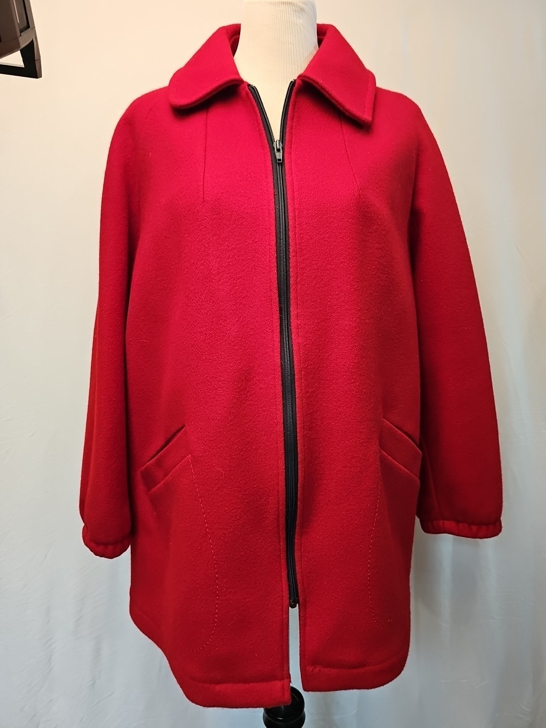 Vintage Abbmoor Red Wool Collared Coat Wool/Acetate Liner Deep Pockets Full Zip