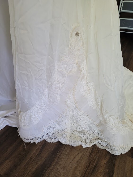 VINTAGE ALFRED ANGELO EDYTHE VINCENT ’70S BOHO PRAIRIE LACE WEDDING DRESS & VEIL