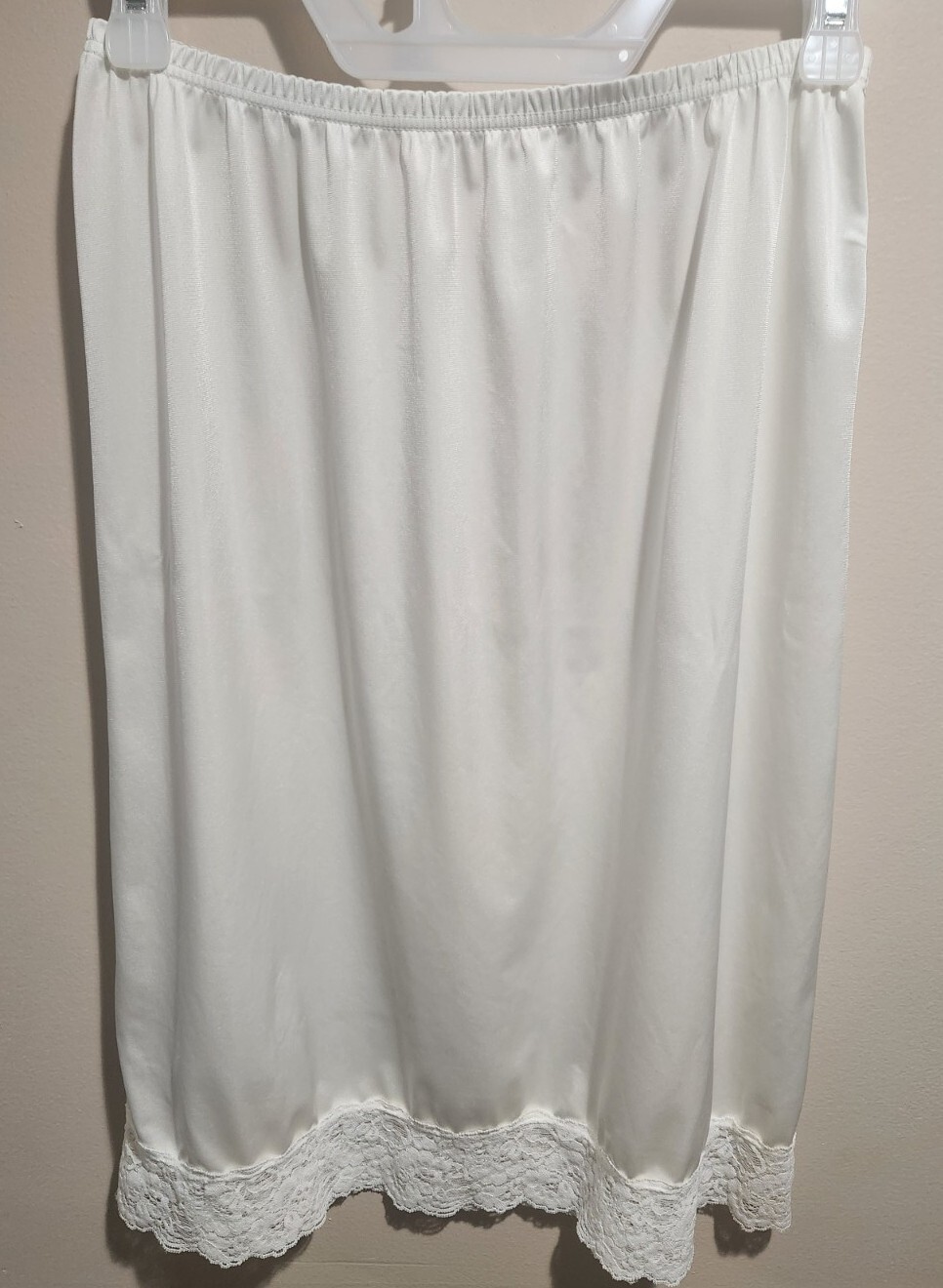 Vintage Vanity Fair White Fancy Lace Hem Nylon Half Slip Sz Med