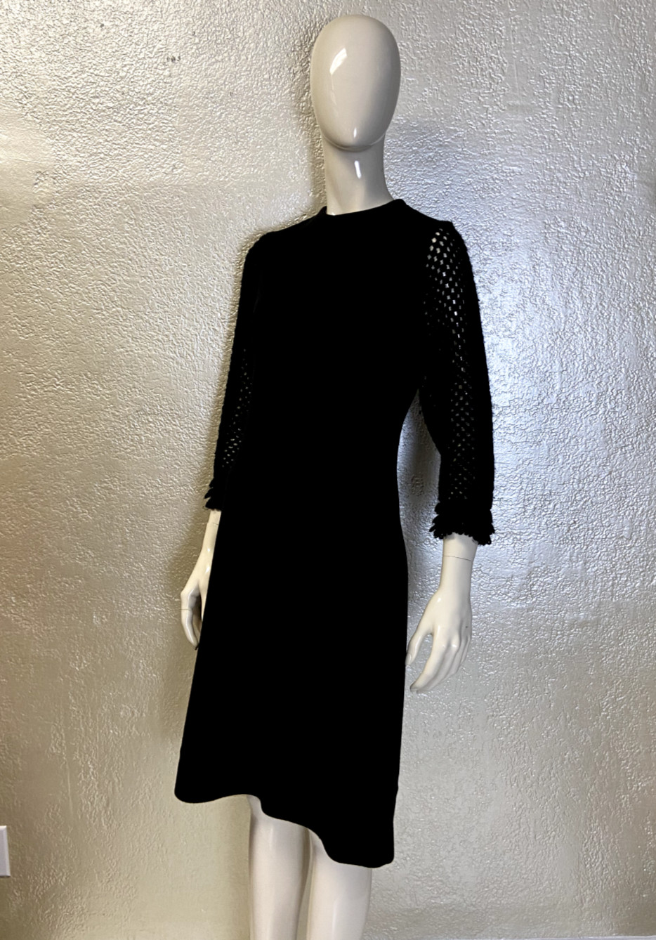 Vintage 1970’s Ladies YOUNG NATURALS Black Poly/Wool Dress Knit Sleeves