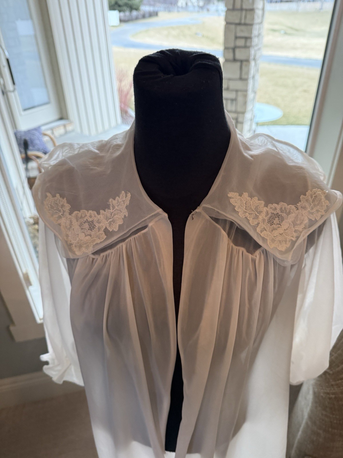 Vintage Vanity fair Ivory Lingerie Robe Sheer 34 Pretty