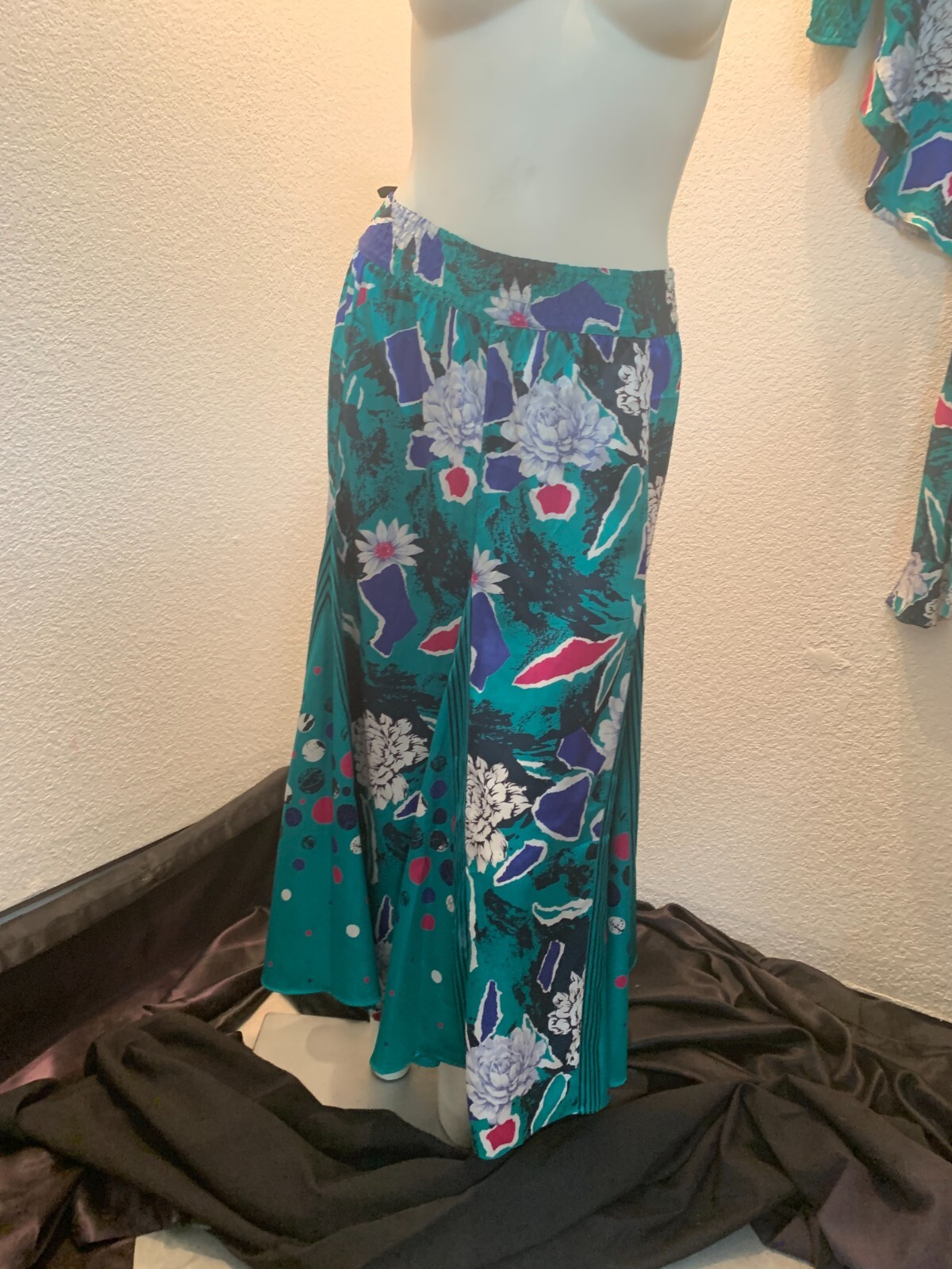 Vintage Diane Freis polyester skirt and tunic set w/sash aged elastic on skirt