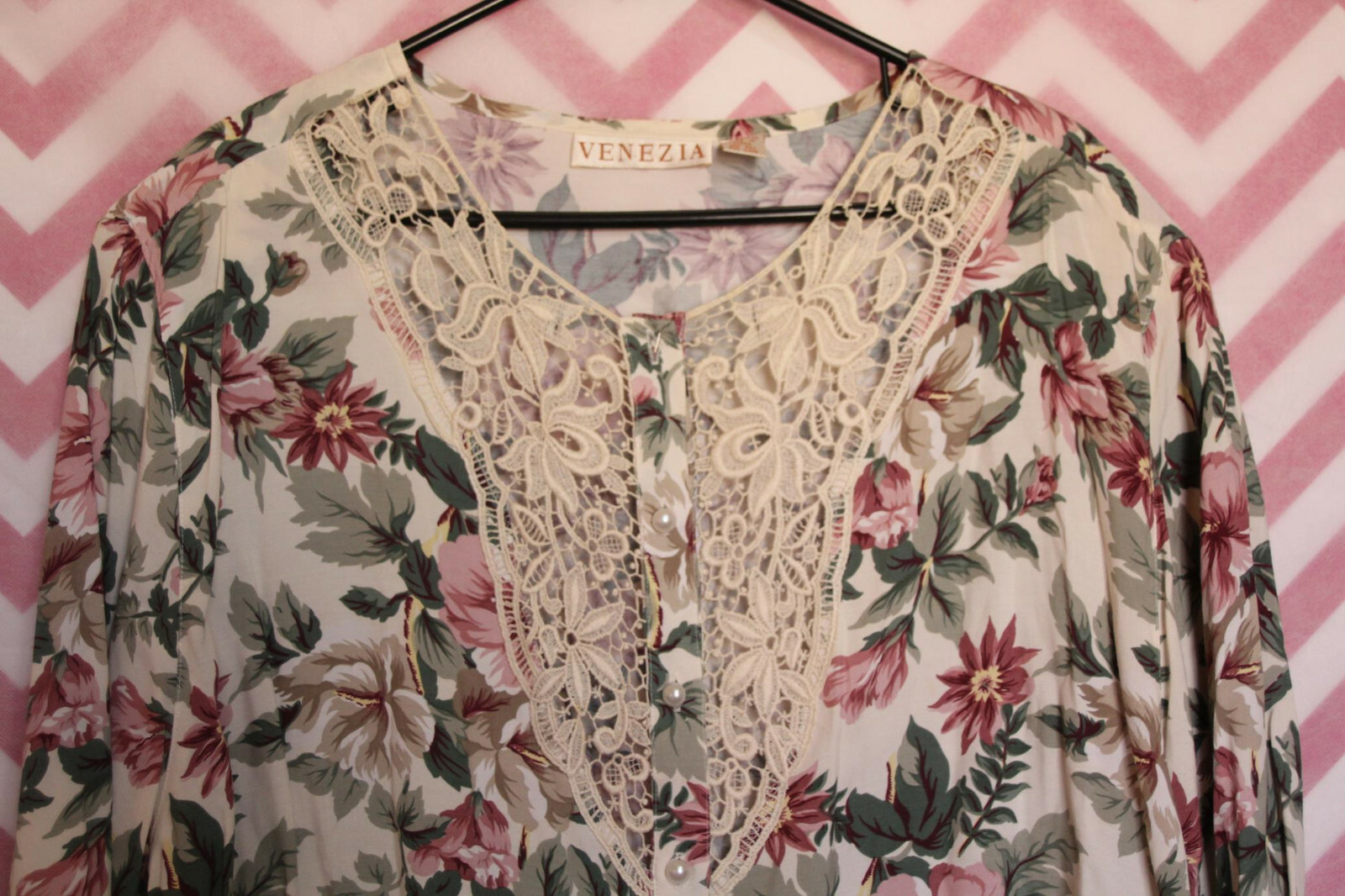 Venezia Long Sleeve Floral Lace Button-Up Blouse Size 26-28 Unique Vintage