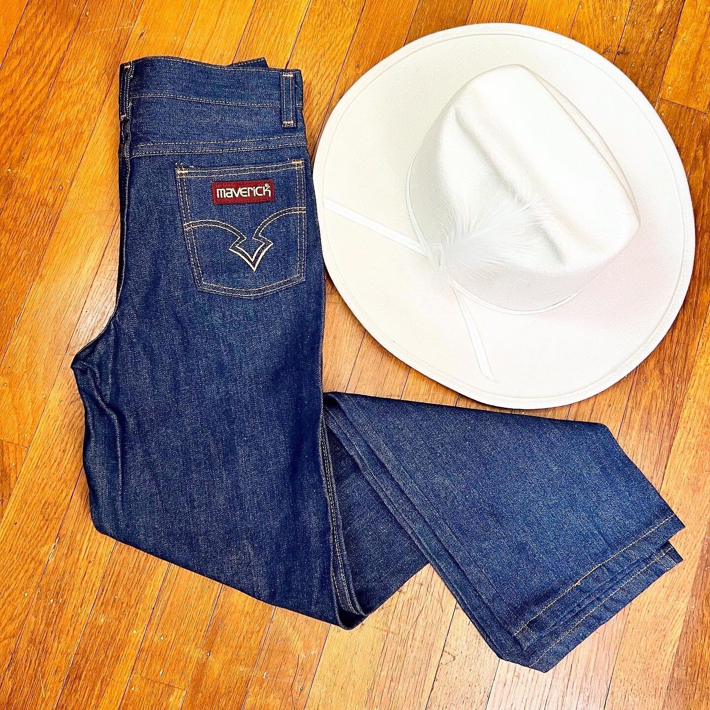 DEADSTOCK MAVERICK 1970’s 70s Vintage Dark Denim Orange Stitch Vintage Jeans 27w
