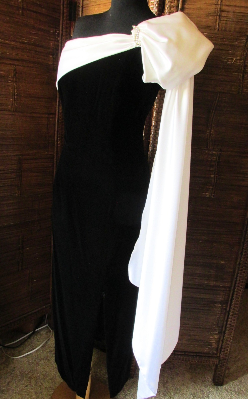 VTG Black Velvet Gown Pageant Prom One Shoulder White Sash Ultra Elegance SZ 6