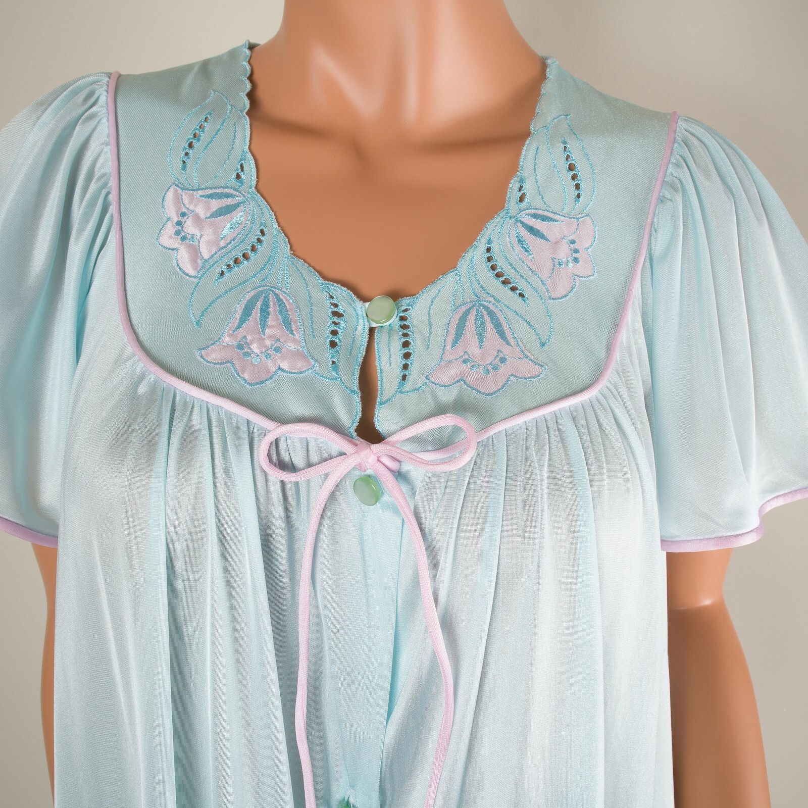 💖 GILEAD Vintage M Seafoam Nylon Robe Button Nightgown Embroidered Short Sleeve